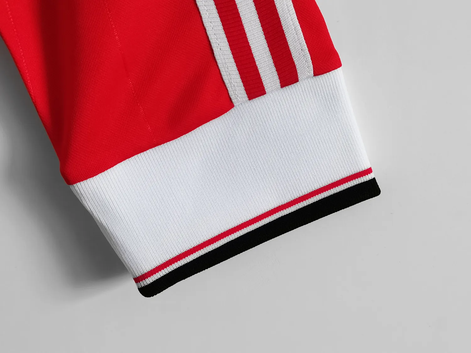 1983 Manchester United Home Long Sleeve Retro Jersey - Fans Edition