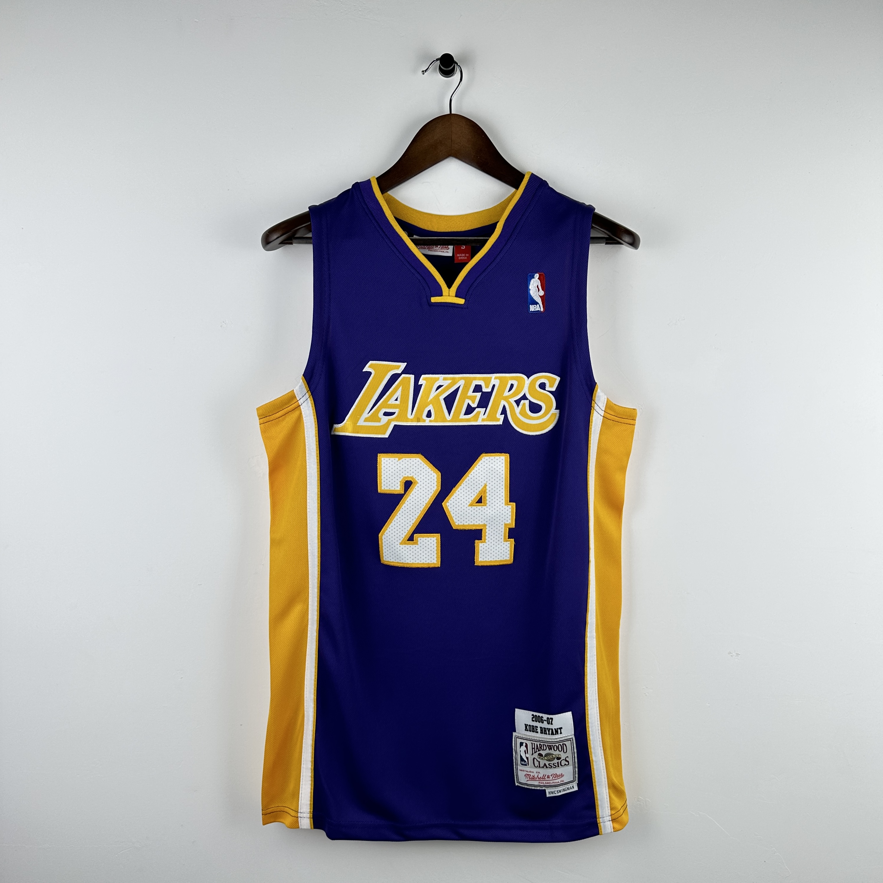 Embroidered MN Retro Jersey Lakers 00/01 Season V-neck Purple No. 24 Kobe