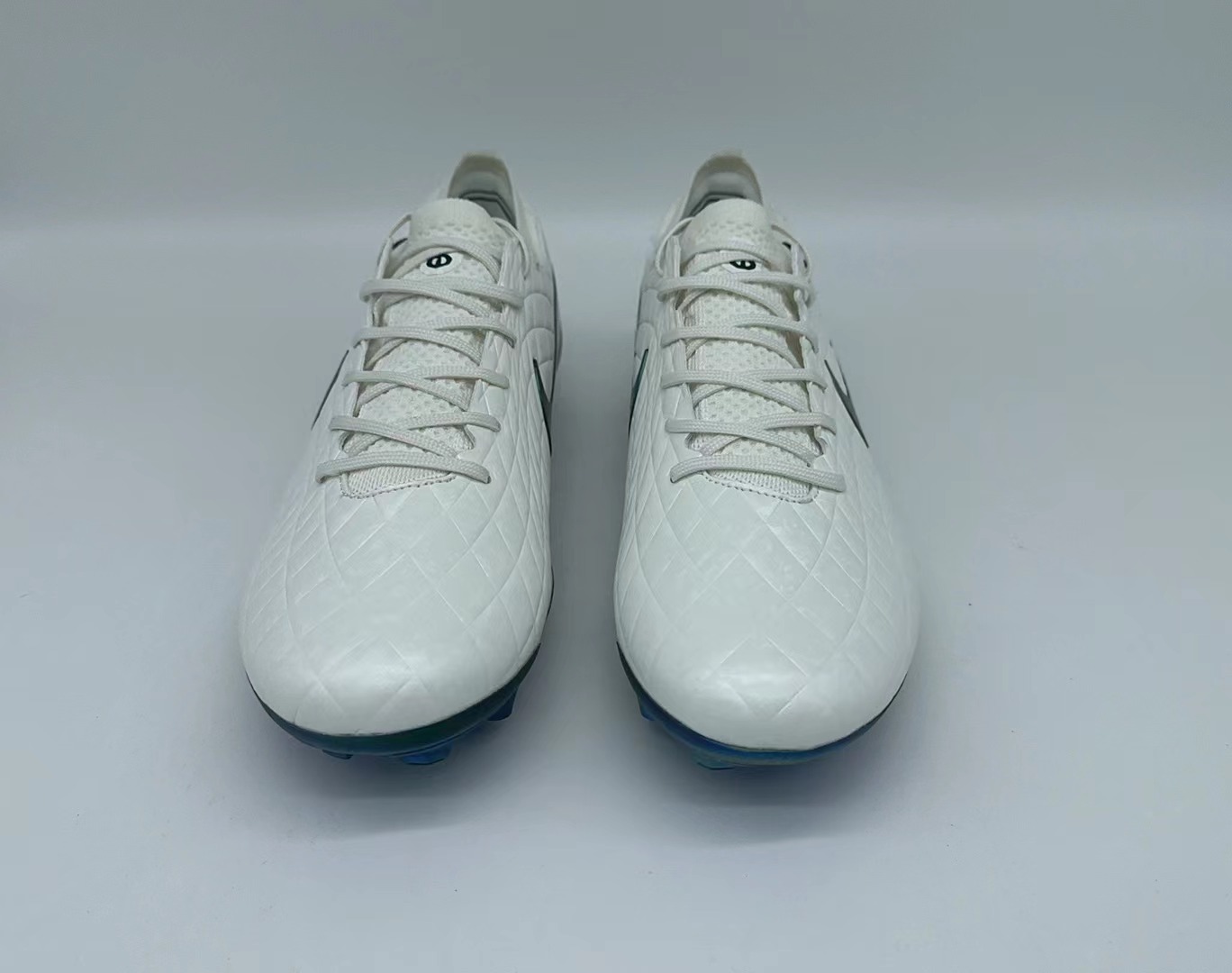 Tiempo Legend 10 Elite FG Football Shoes