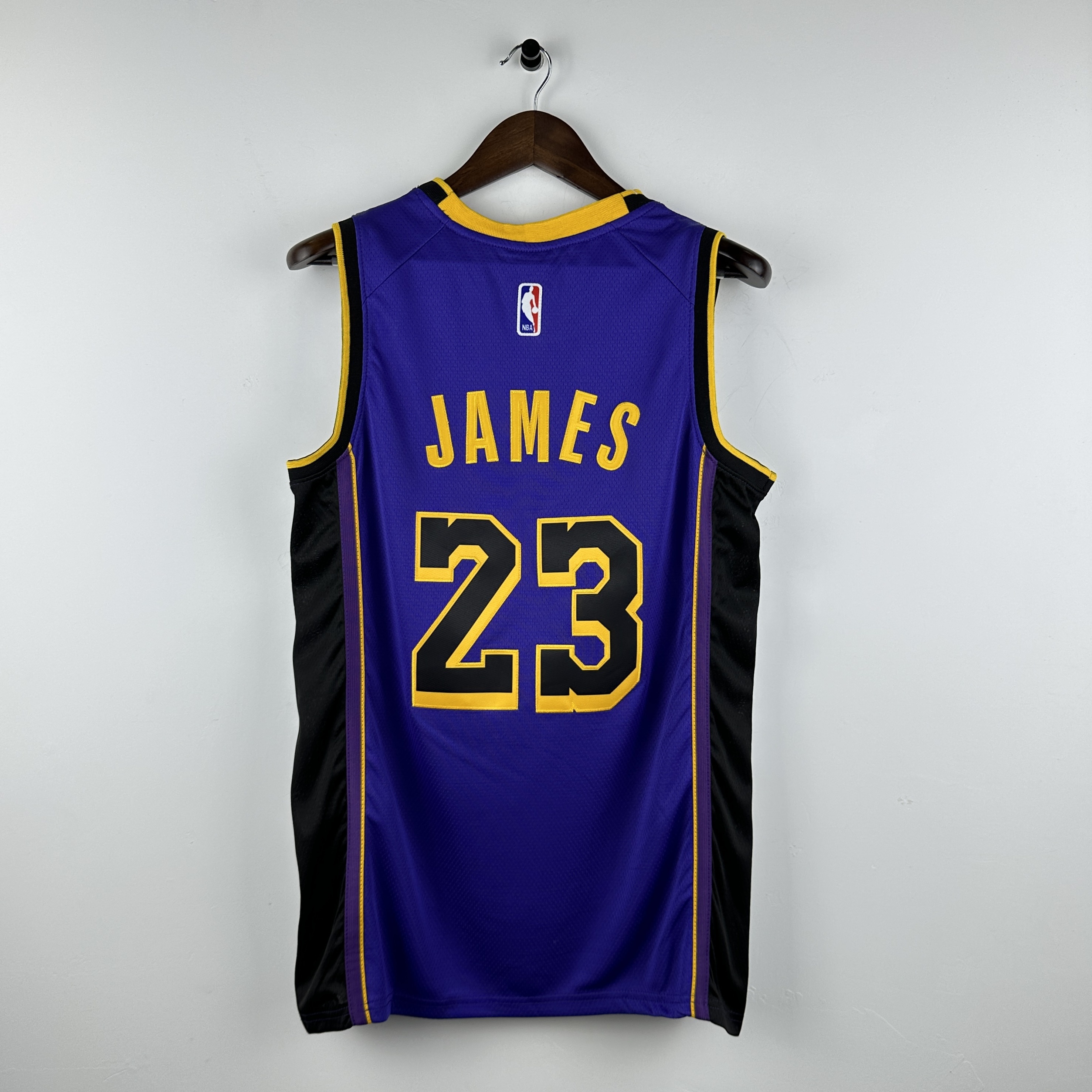 Embroidered 23rd season Lakers flying man style No. 23 James