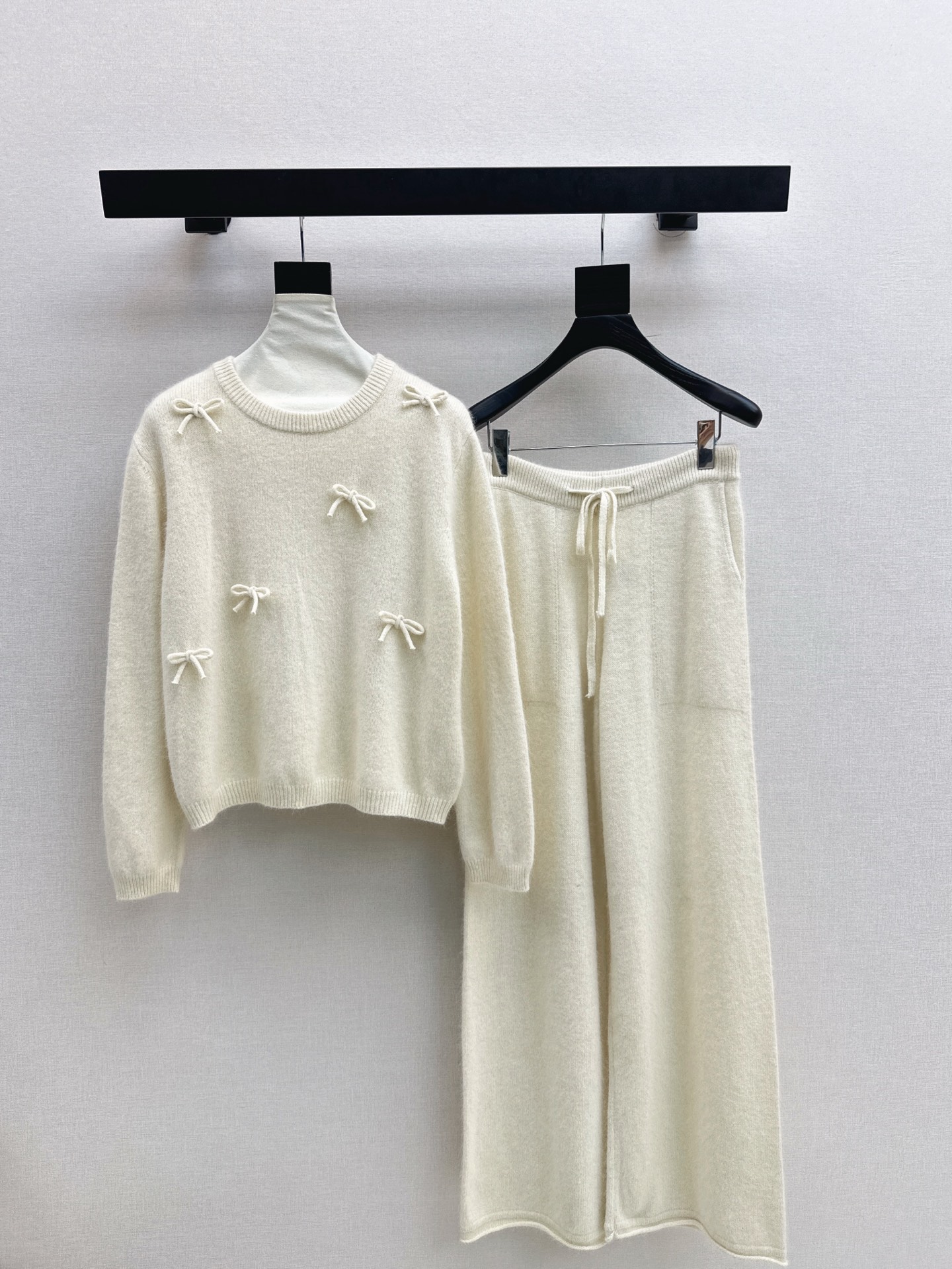 Bow-decorated crew neck sweater + elastic waist straight leg pants
