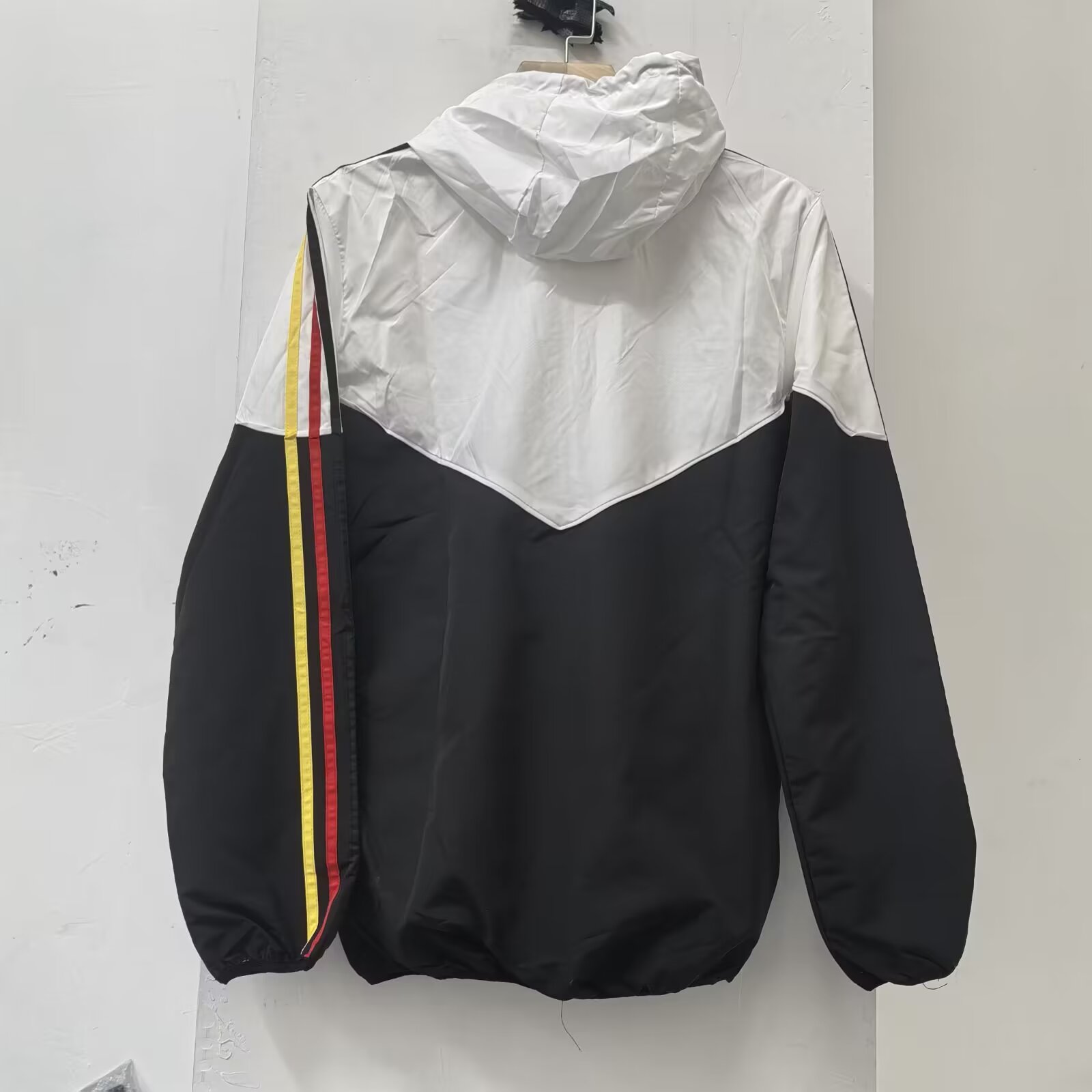 2024/2025 Dortmund White-Black Windbreaker Soccer Jersey 1:1 Thai Quality