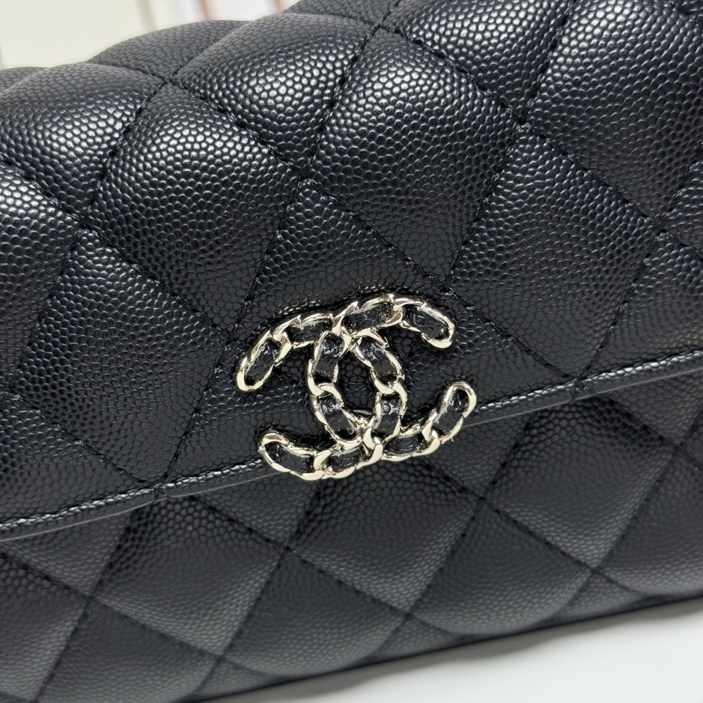 Small ball calfskin handle bag