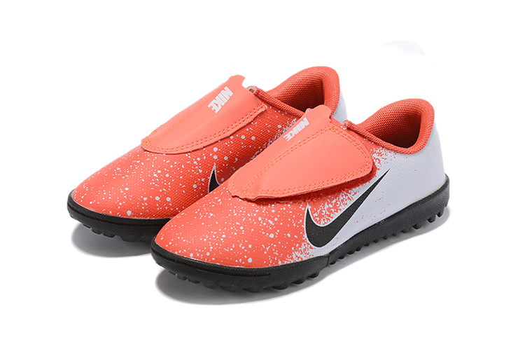 Ronaldo's exclusive Mercurial Chapter 7 Assassin XII Nike Mercurial football shoes