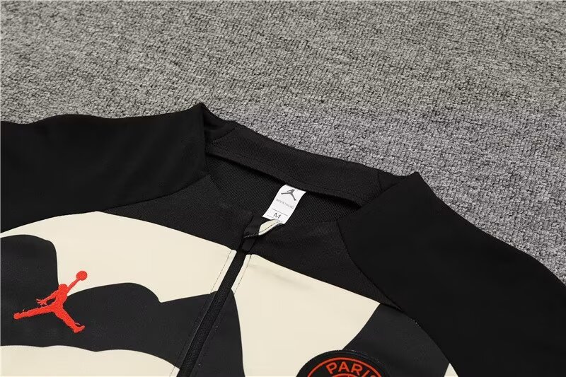 2023/2024 Paris Saint-Germain half-pull training suit yellow and black set