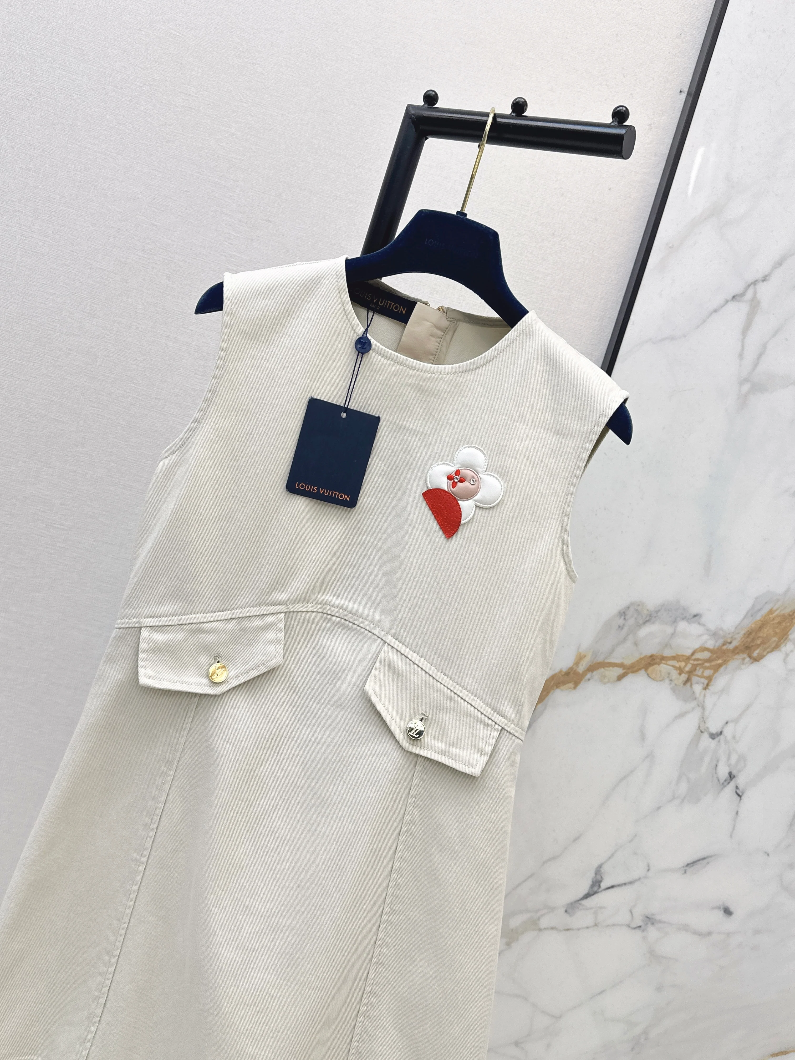 26SS Embroidered Sleeveless Dress