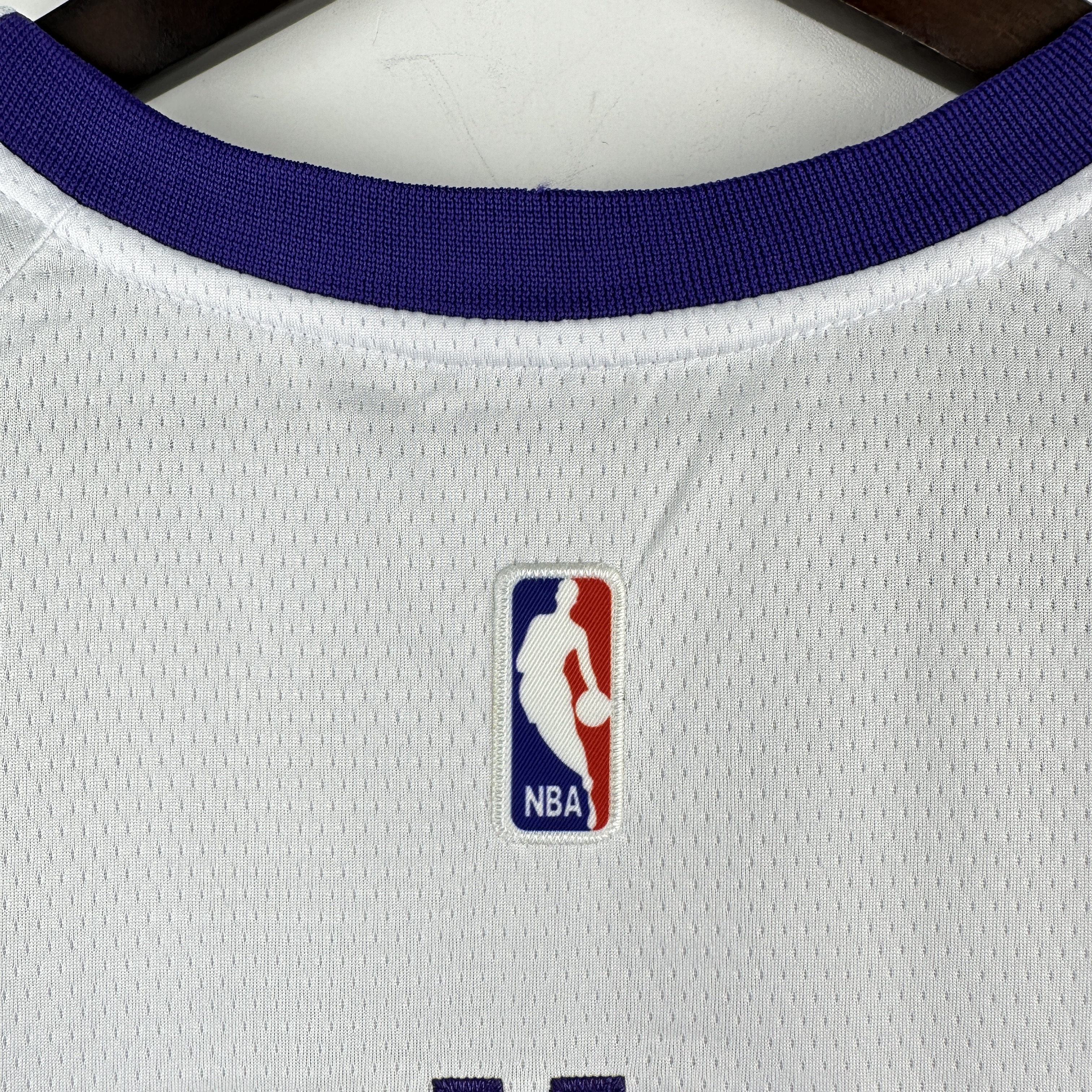 Embroidered Lakers Crew Neck White No. 23 James
