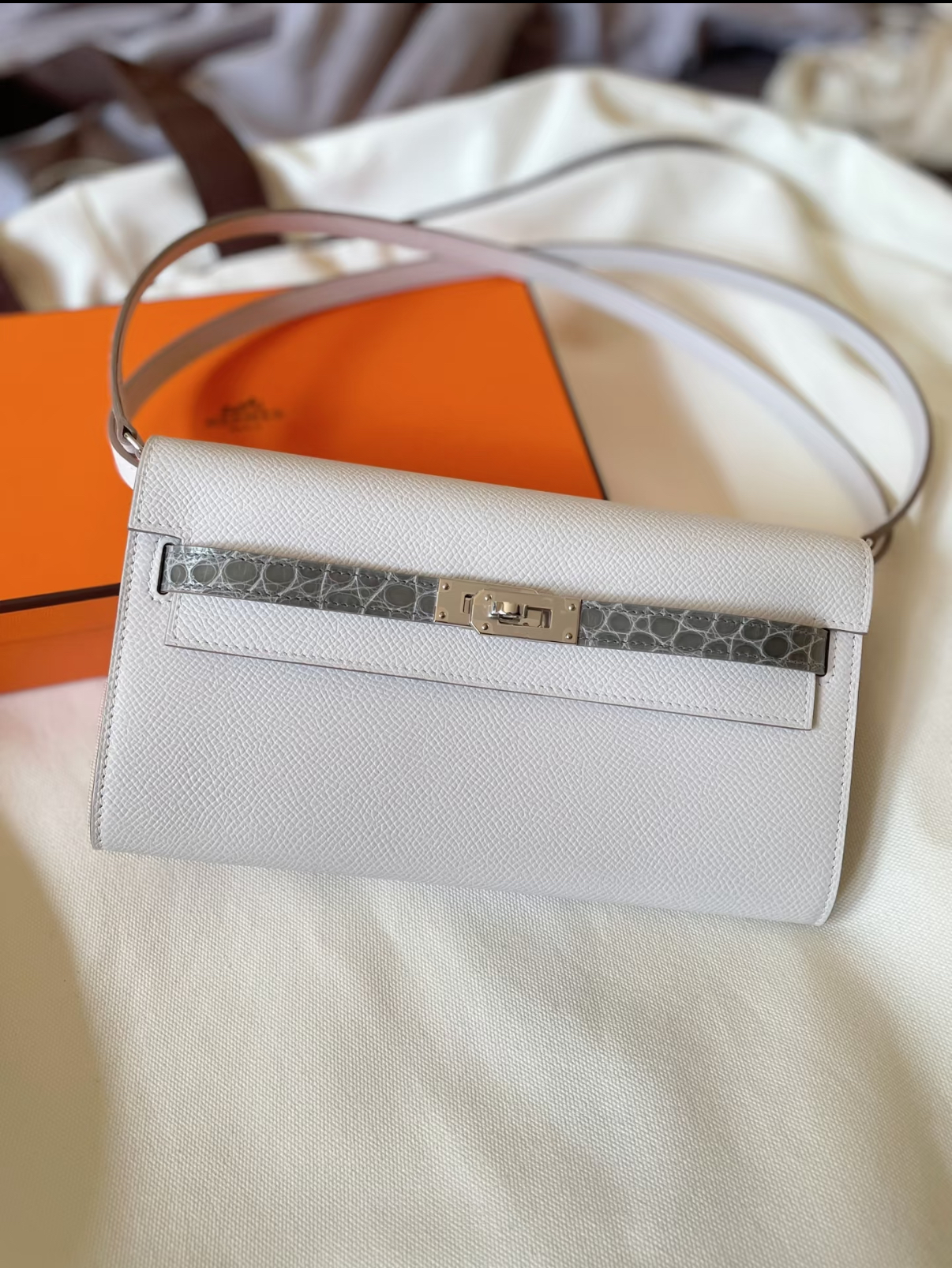 Hermès Kelly cut shiny crocodile leather