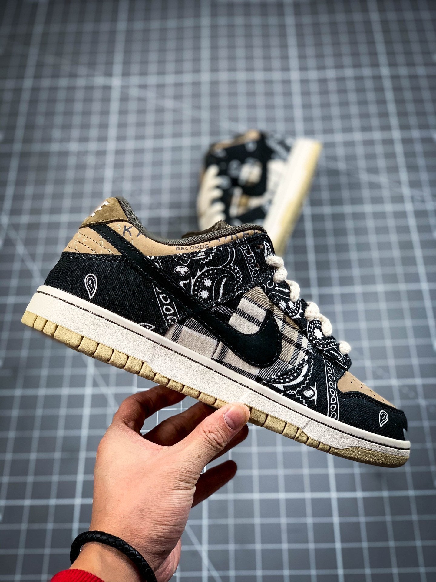 SB Dunk Low Travis Scott