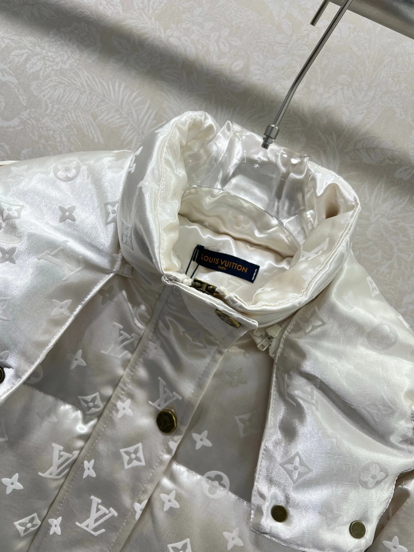 New autumn/winter hooded flocked satin down jacket