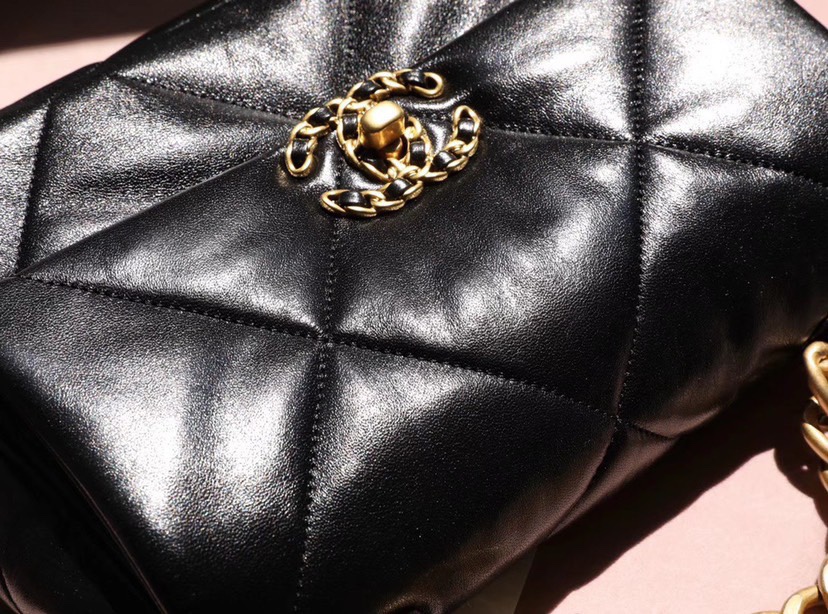 [15A] Chanel 19 Flap Bag