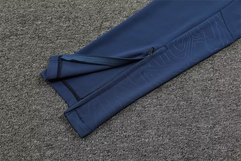 2024/25 Manchester City half-zip training kit