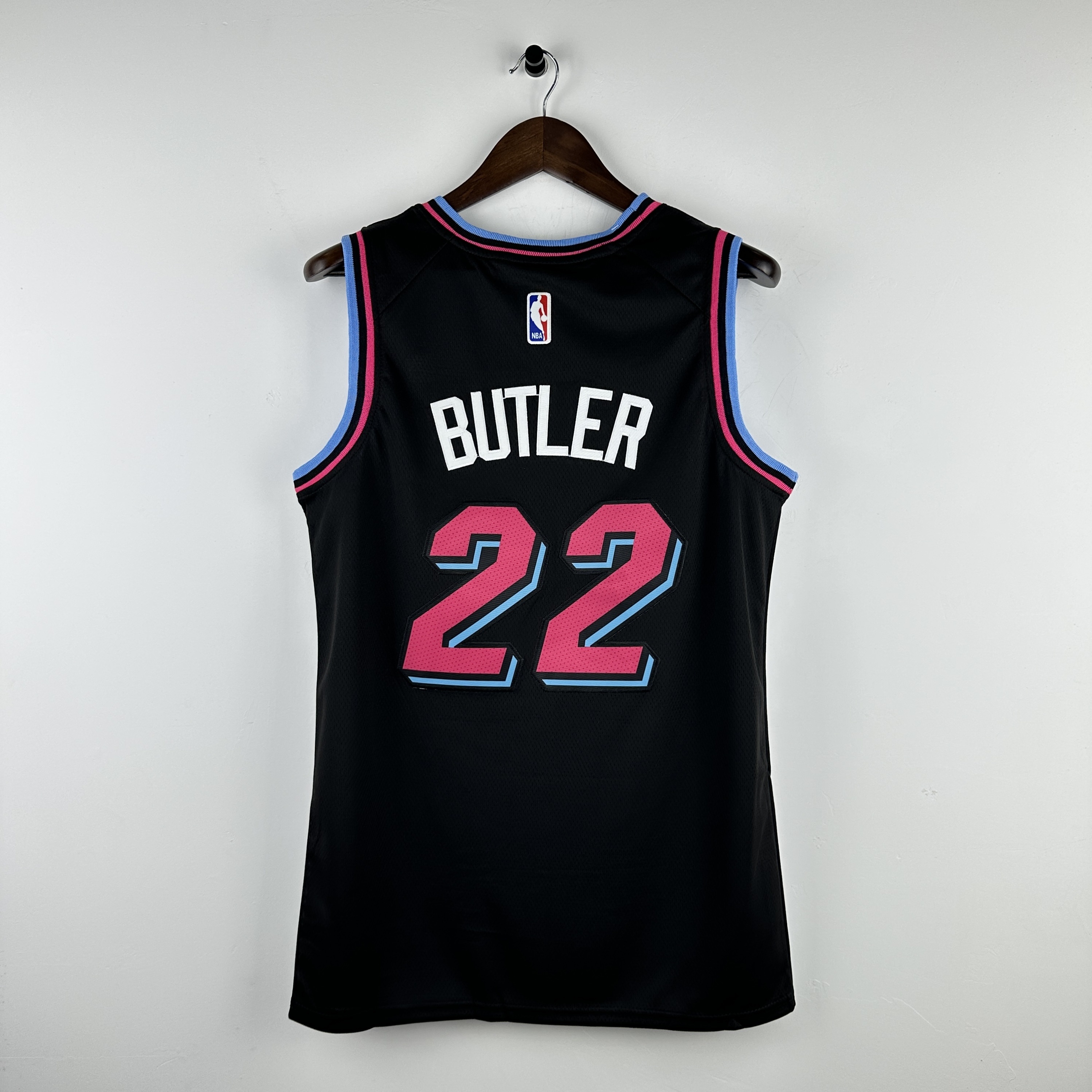 Embroidered Heat Crew Neck Black No. 22 Butler