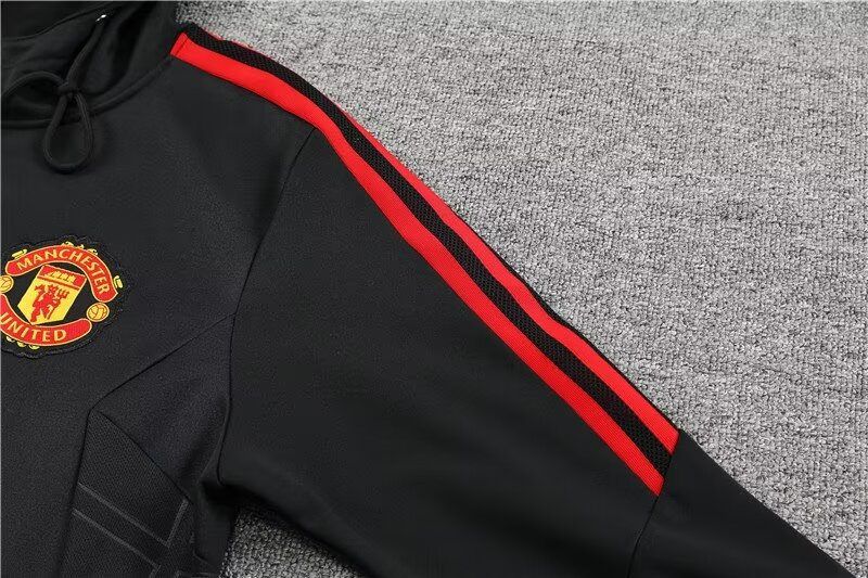 2022/2023 Manchester United hooded half pull black