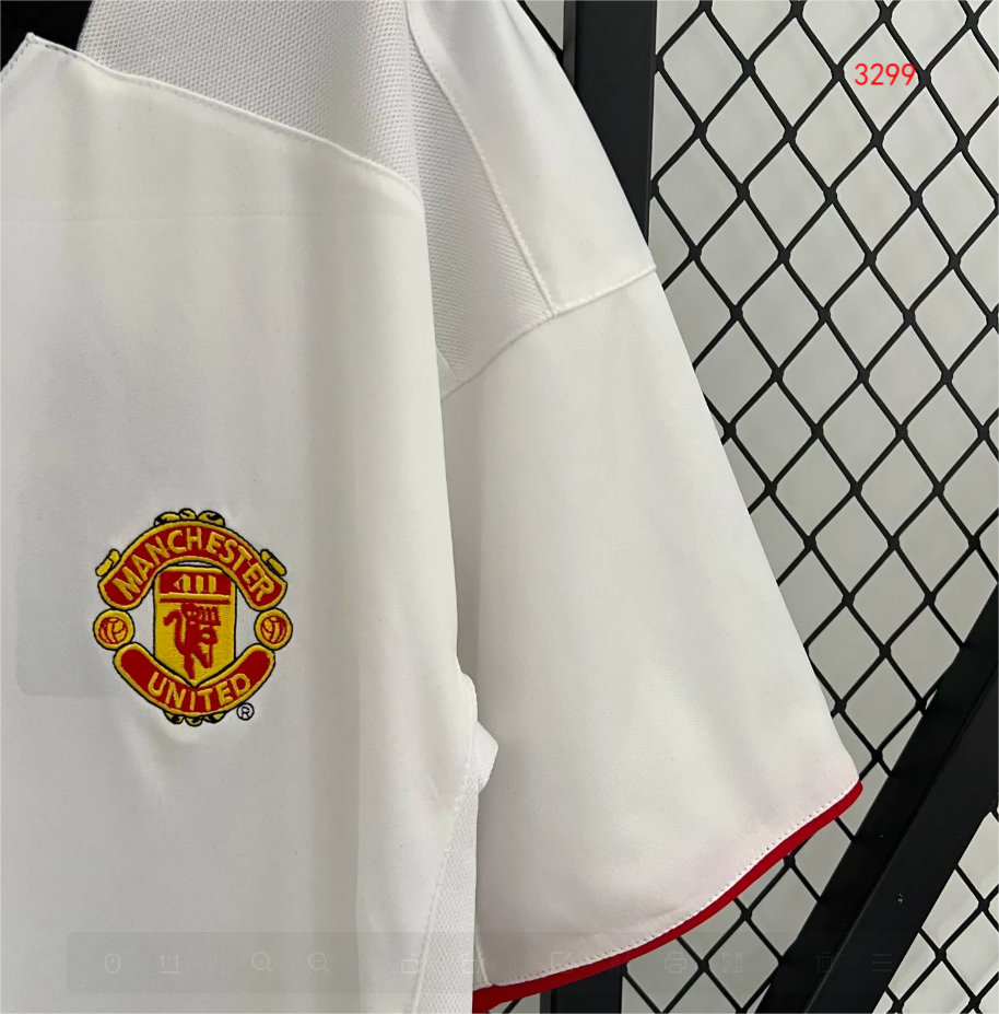 2002/2003 Manchester United away retro jersey