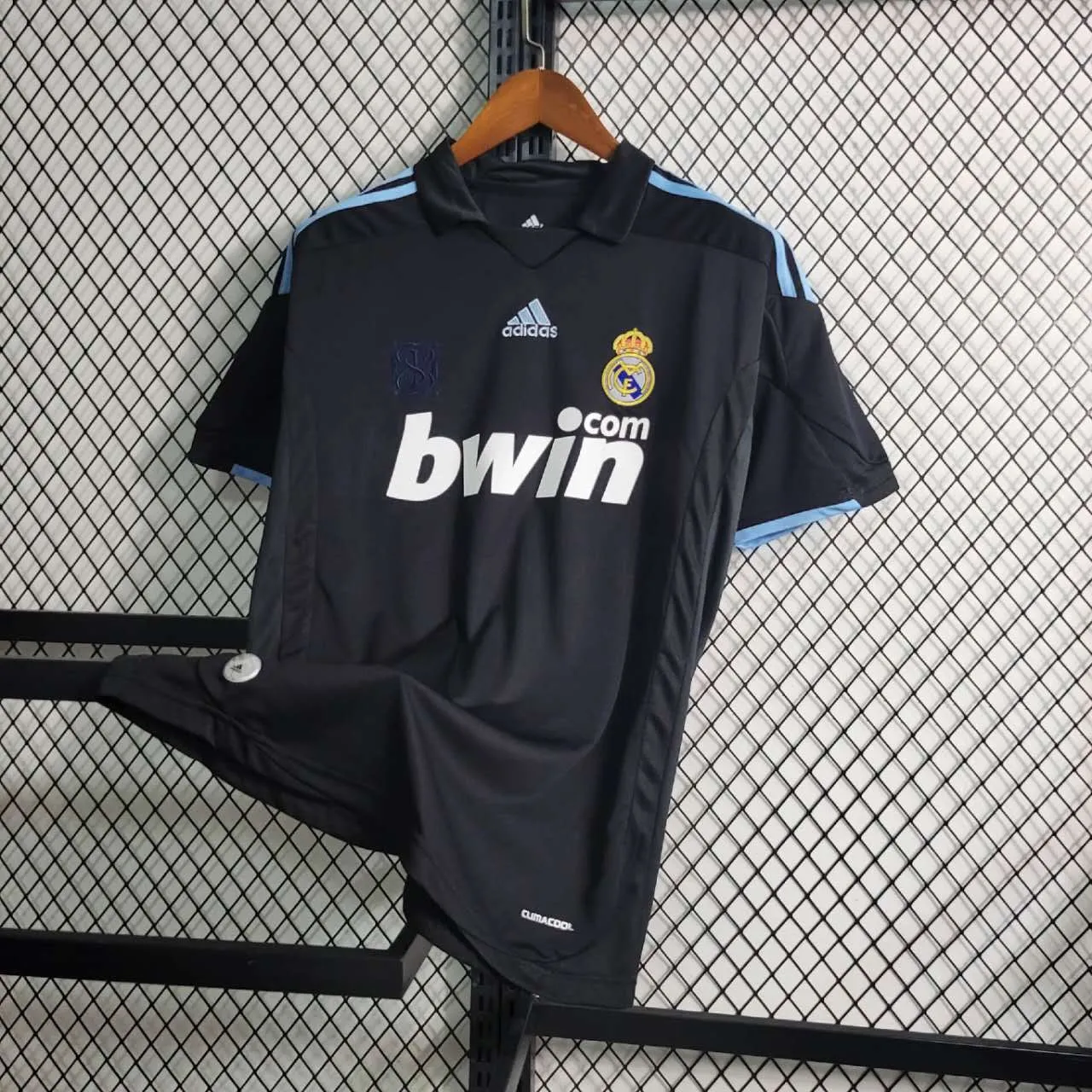 2009/2010 Real Madrid away retro jersey