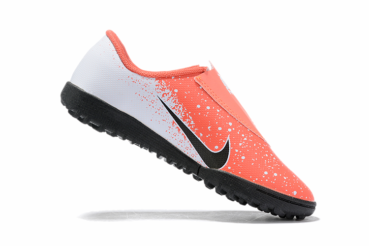 Ronaldo's exclusive Mercurial Chapter 7 Assassin XII Nike Mercurial football shoes