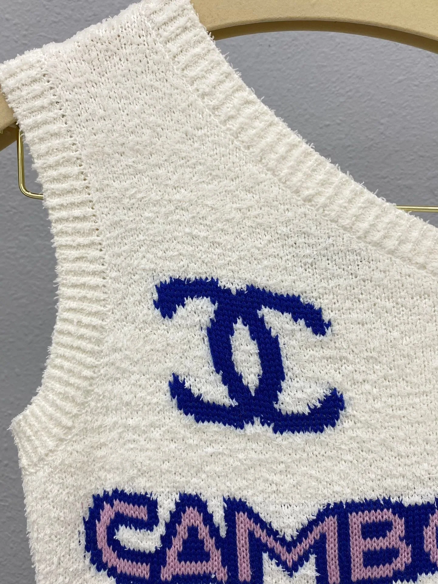 Colorful yarn logo jacquard off-shoulder vest dress