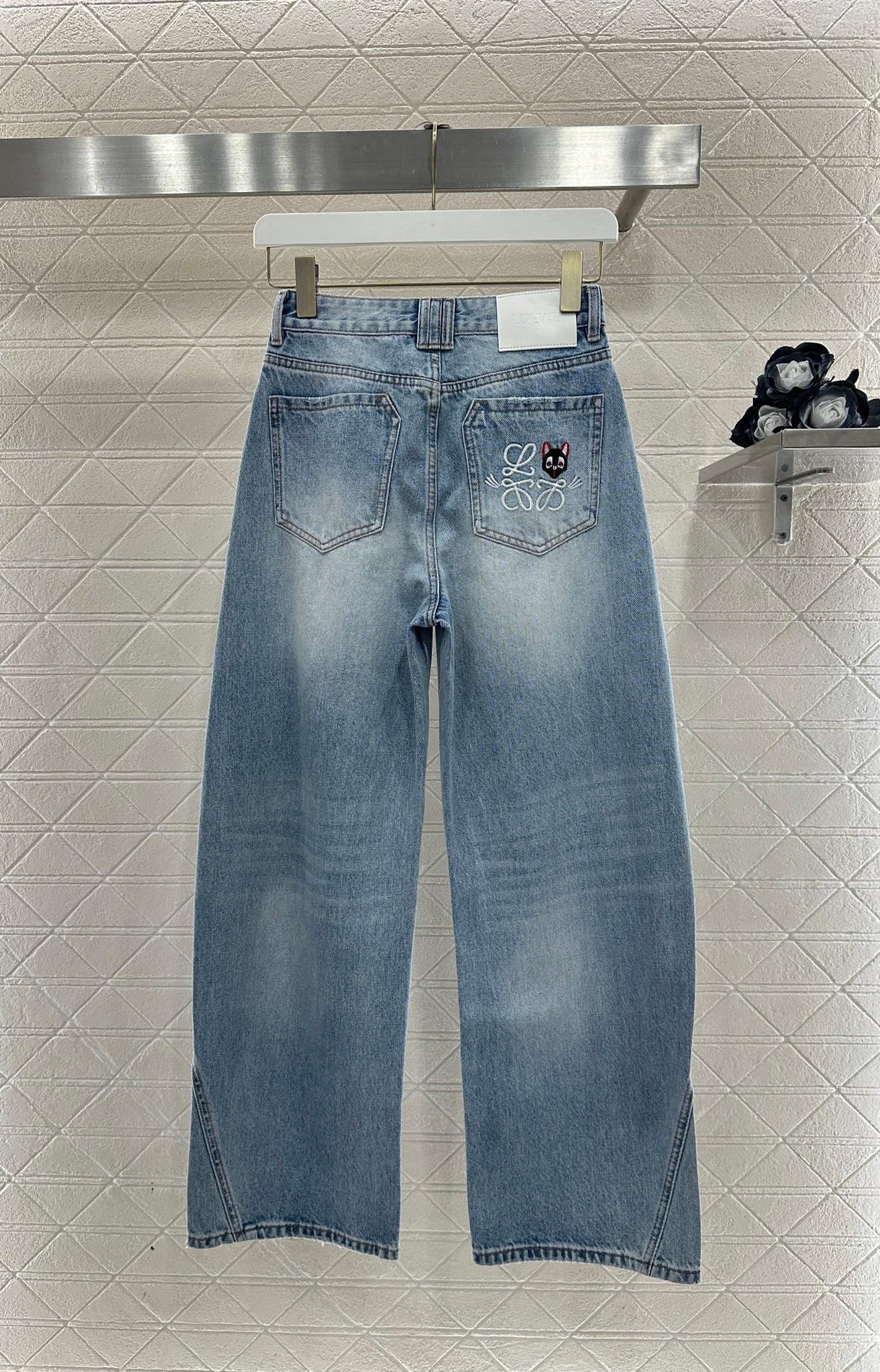 26NEW Embroidered Distressed Denim Curved Pants