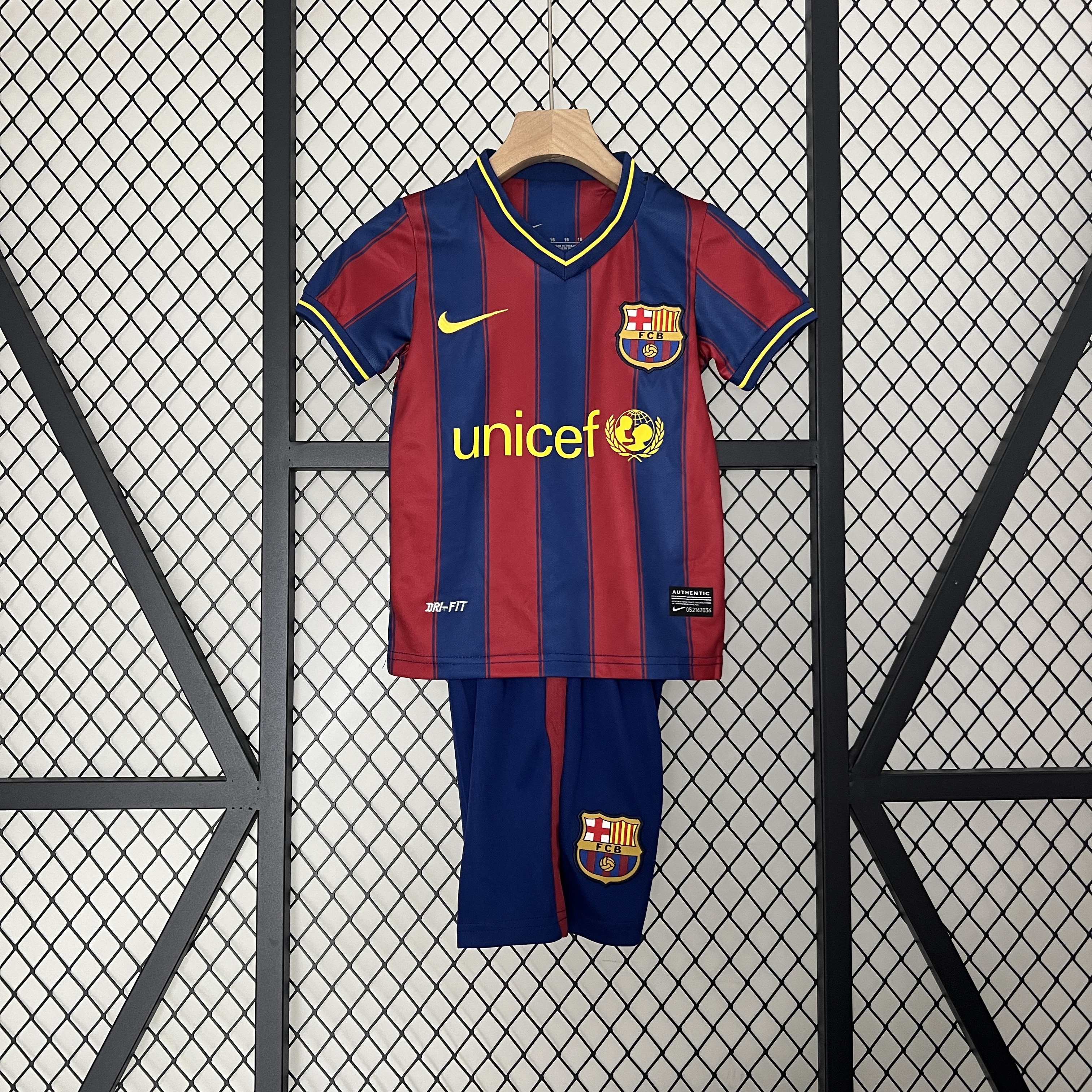 Retro Barcelona 2009-10 Home Stadium Kids Kit