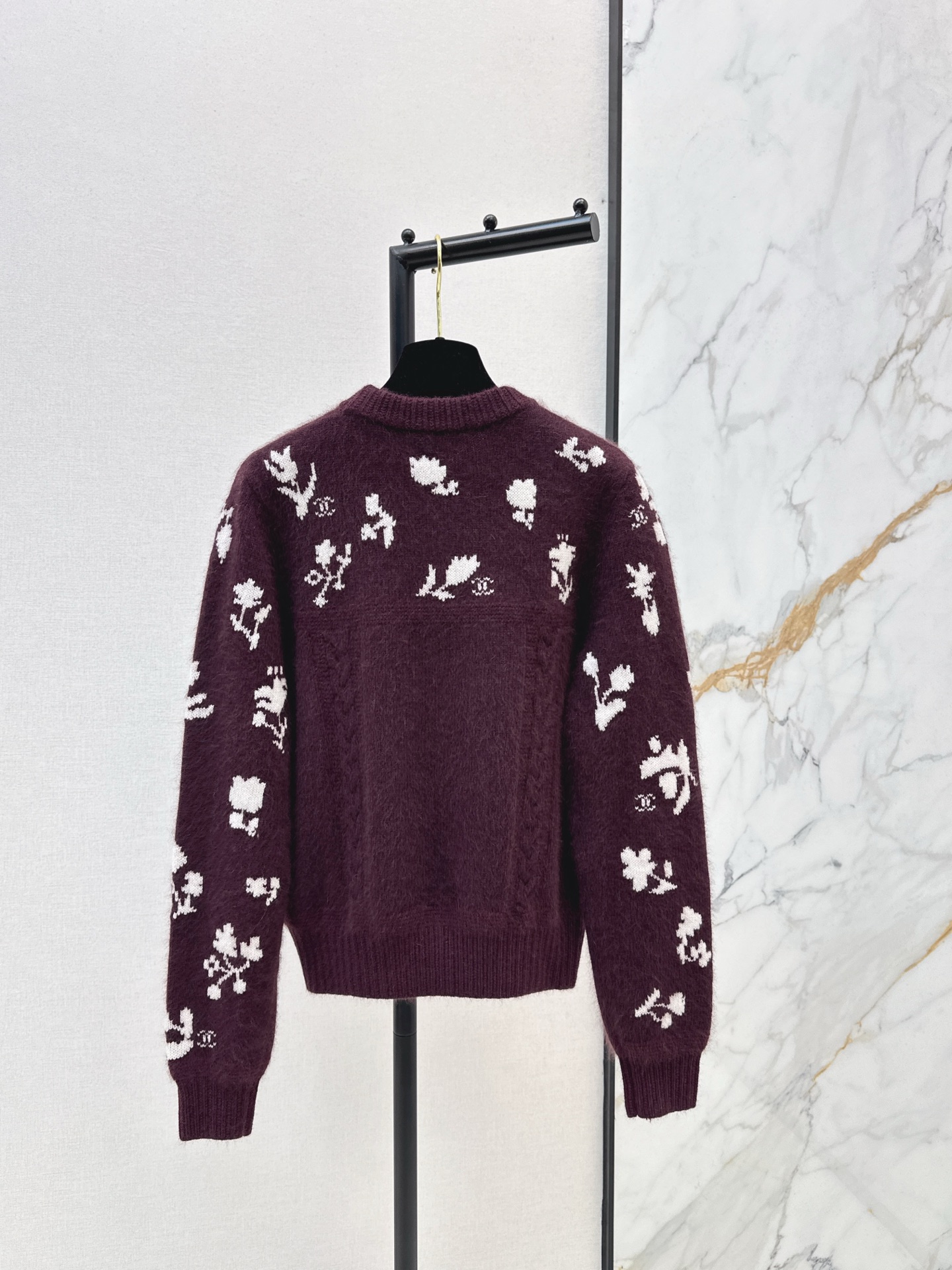 Skiing series crew neck top