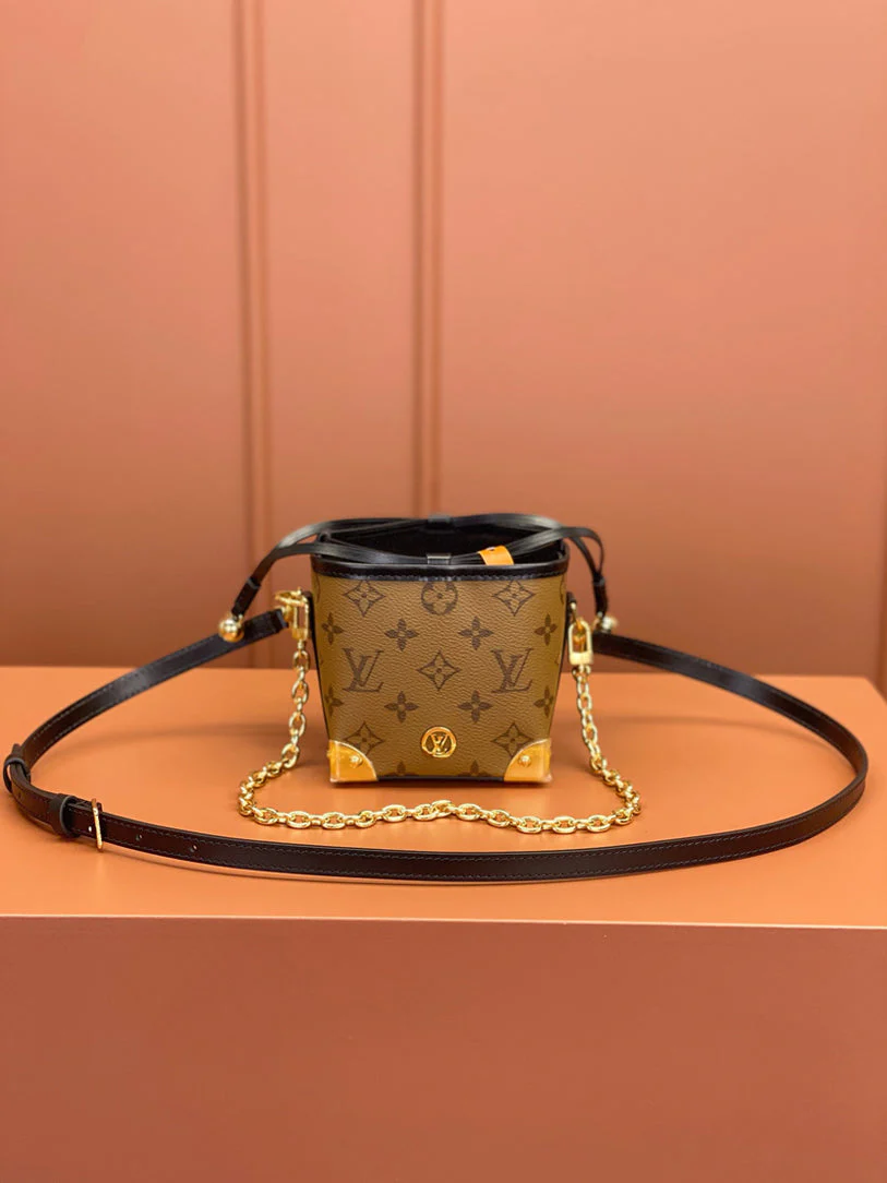 Noé Purse V Charms Monogram Reverse