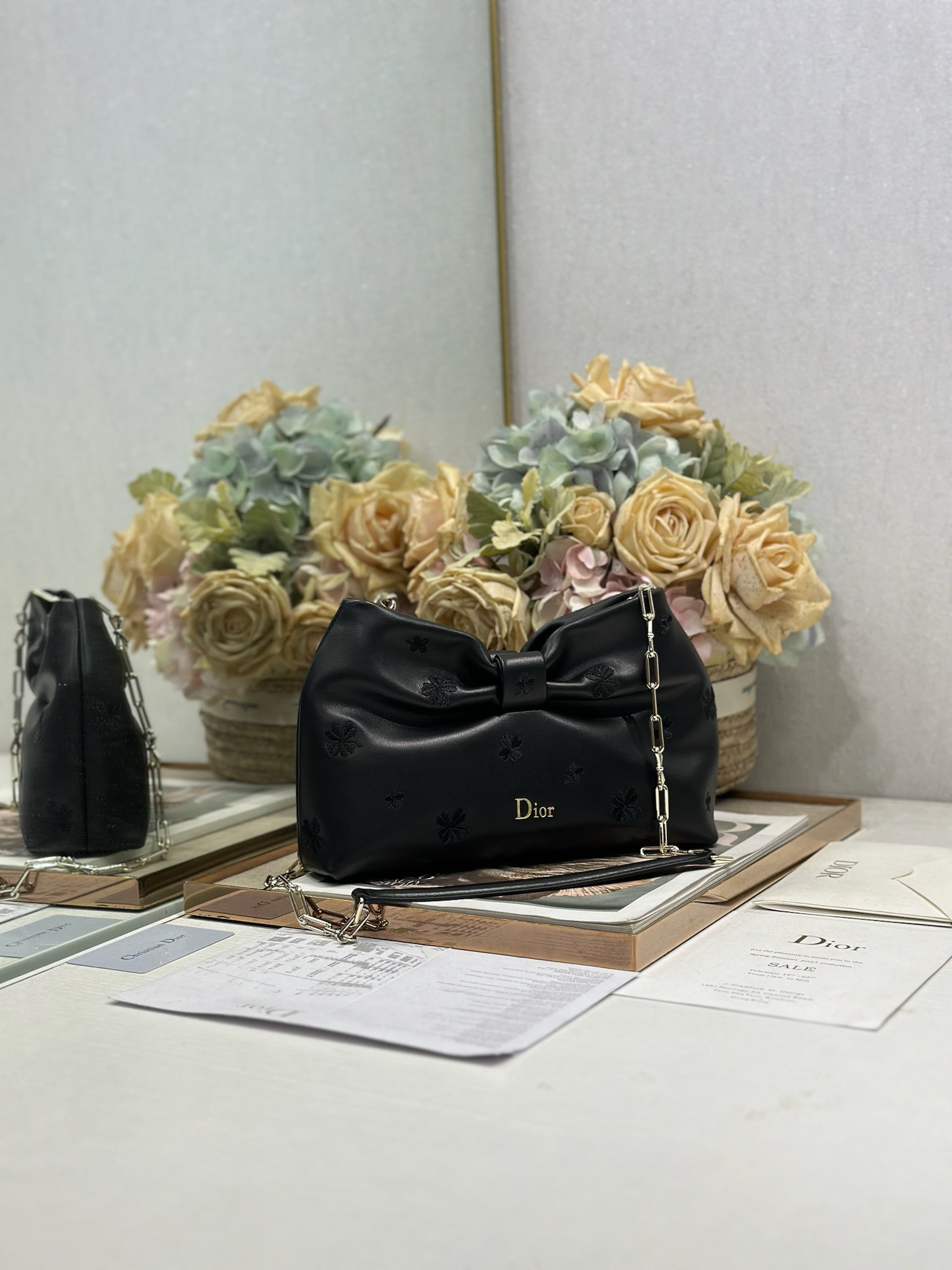 2026 Spring/Summer New Handbag Design: Embroidered with Light Gold Chain