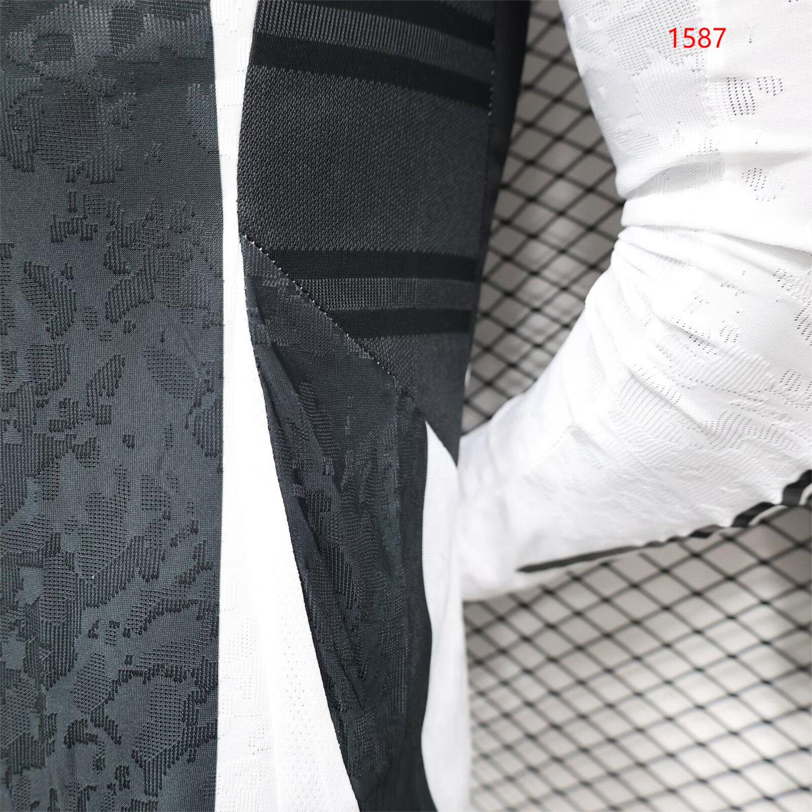 2024/25 Juventus Home Long Sleeve Shirt - Player Version