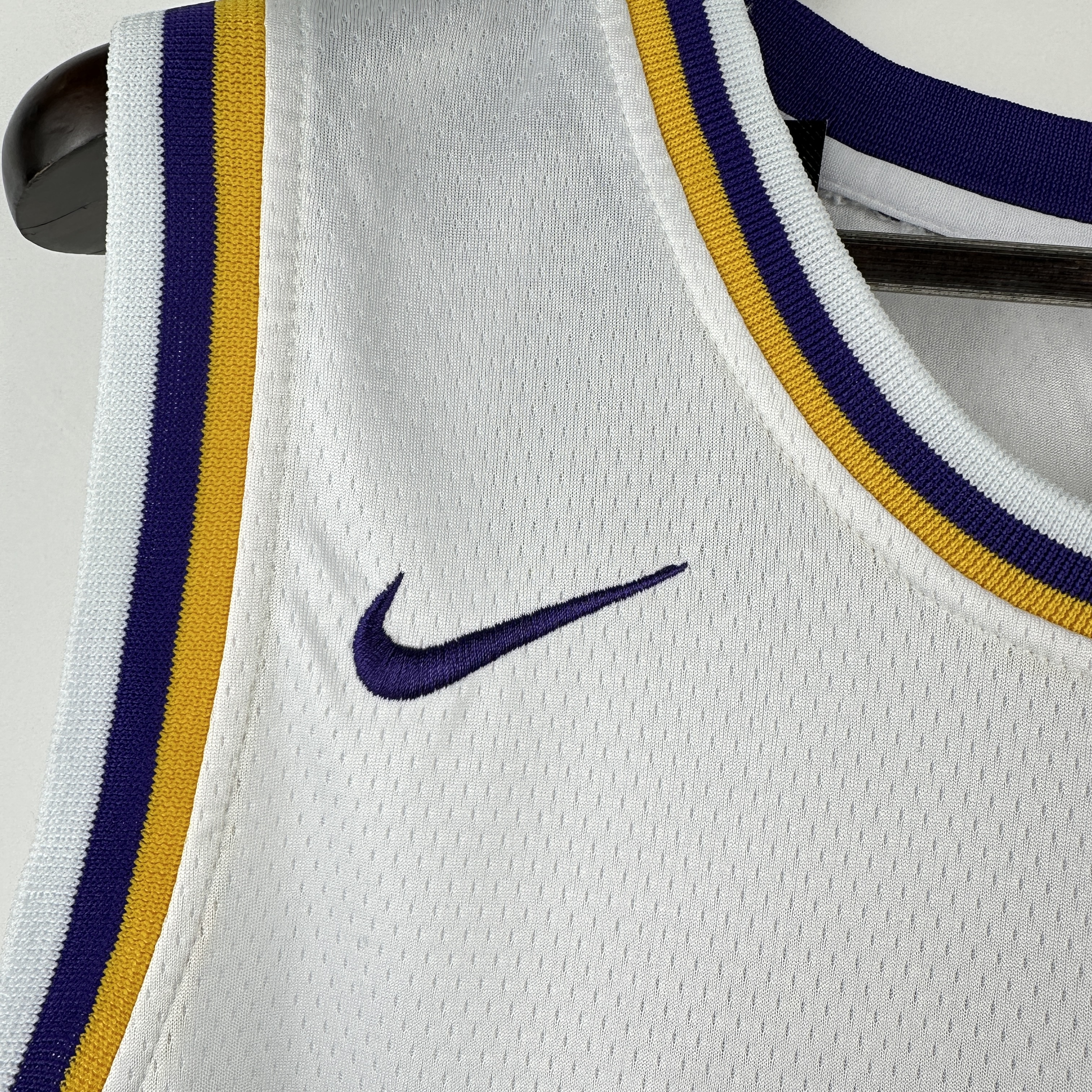 Embroidered Lakers Crew Neck White No. 23 James