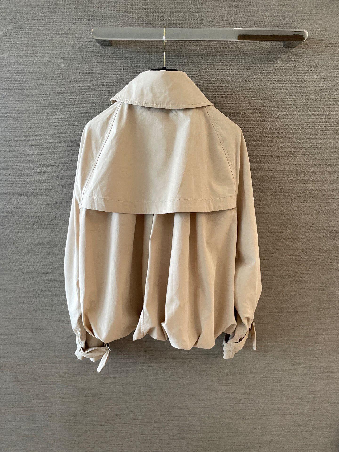 Short trench coat with subtle jacquard pattern.