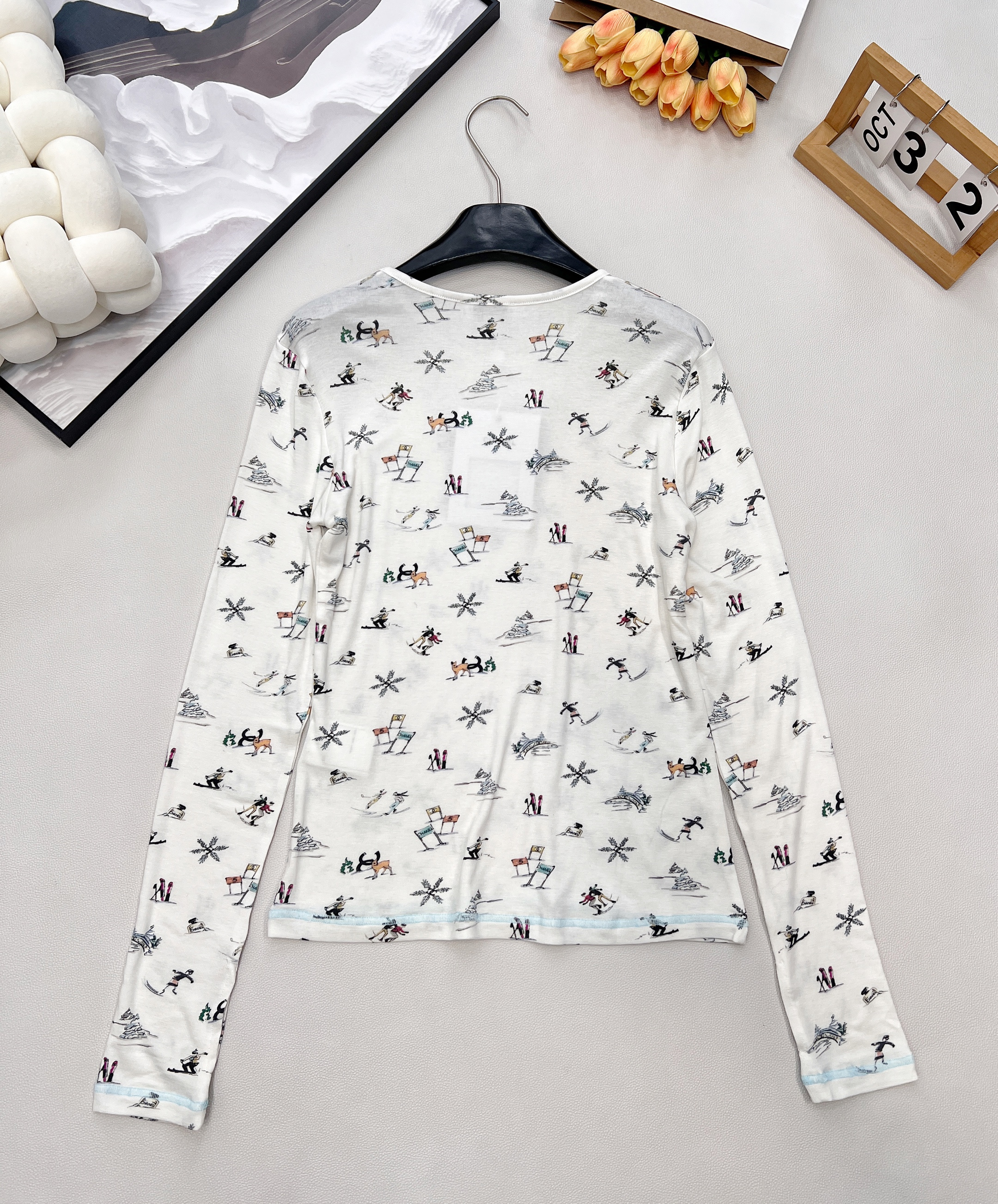 Crew neck design ski print top