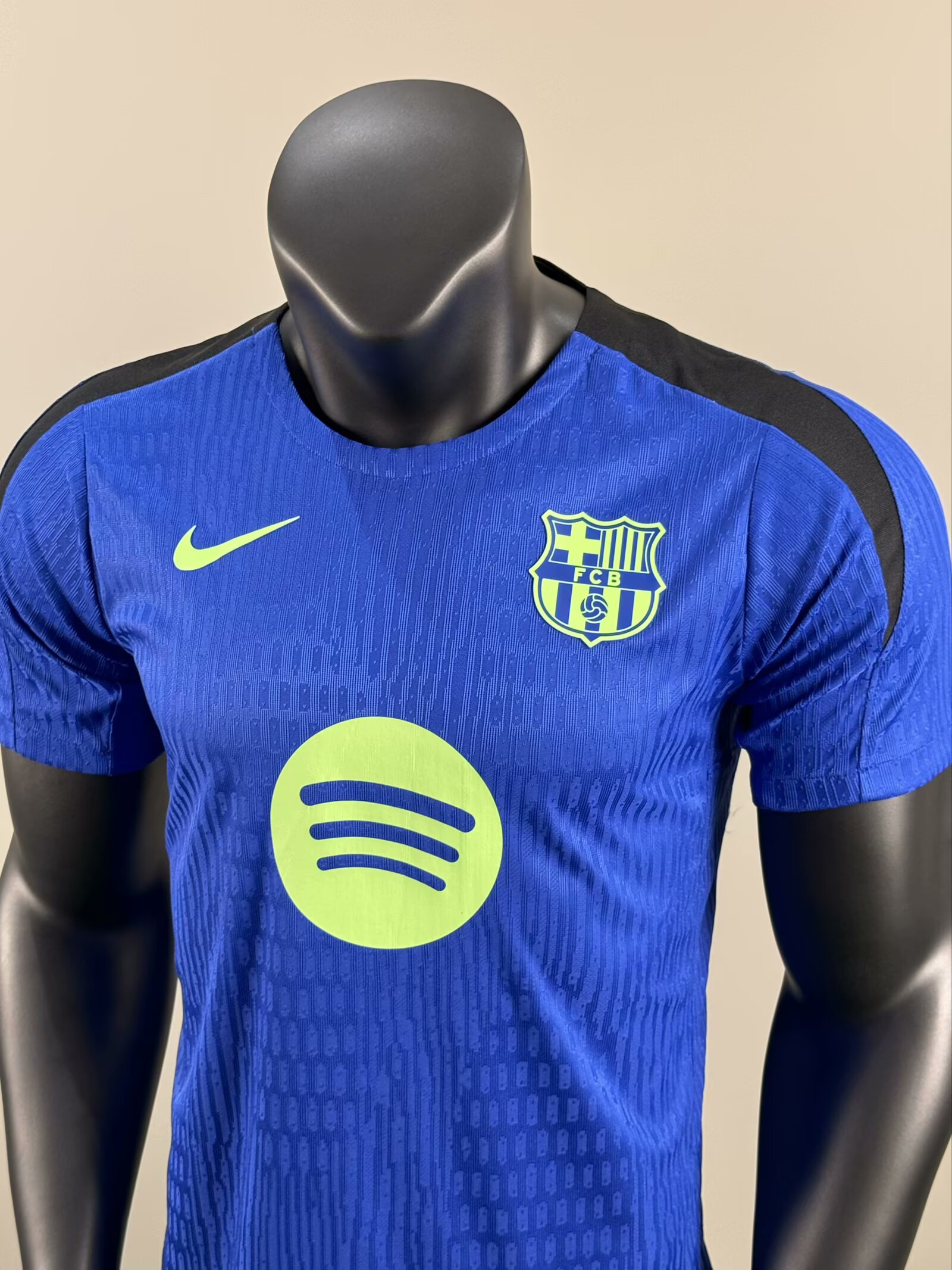 25-26 Barcelona training jersey - player version