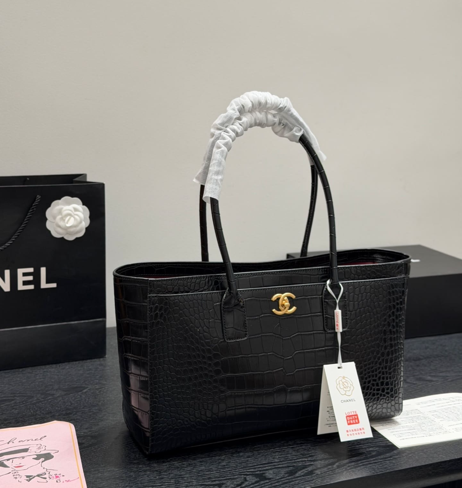 CHANEL 26SS Small Tote Crocodile Embossed Black