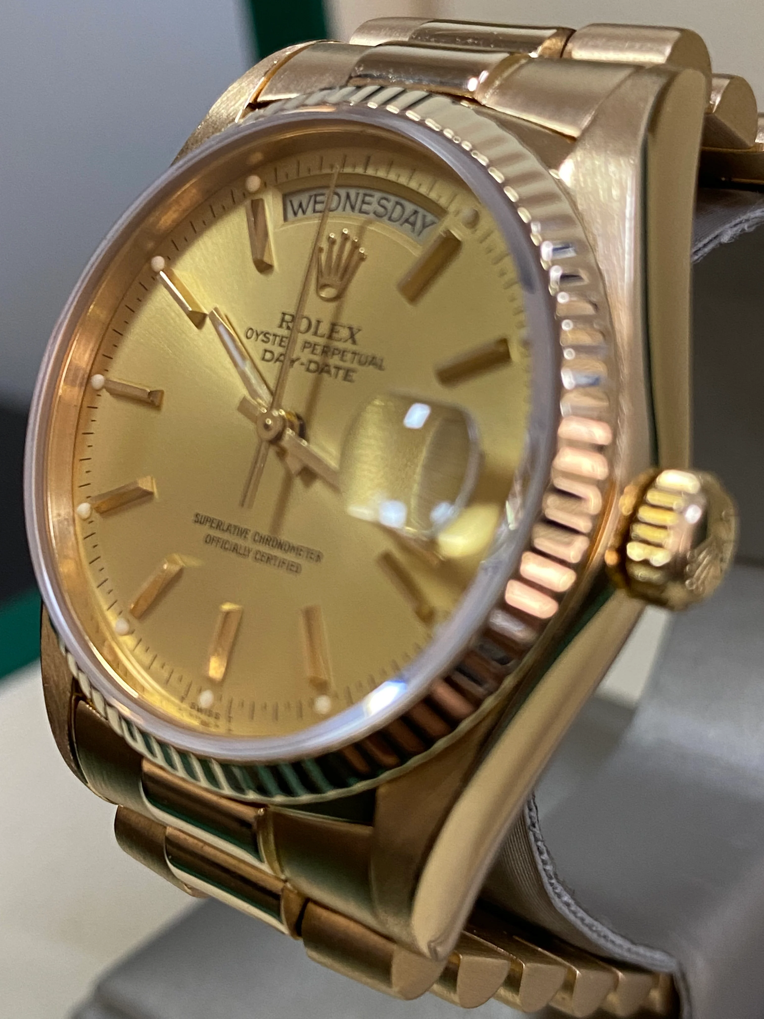 Rolex Yellow Gold Day-Date 36 - 1987 - Fluted Bezel - Champagne Index Dial - President Bracelet - 18038