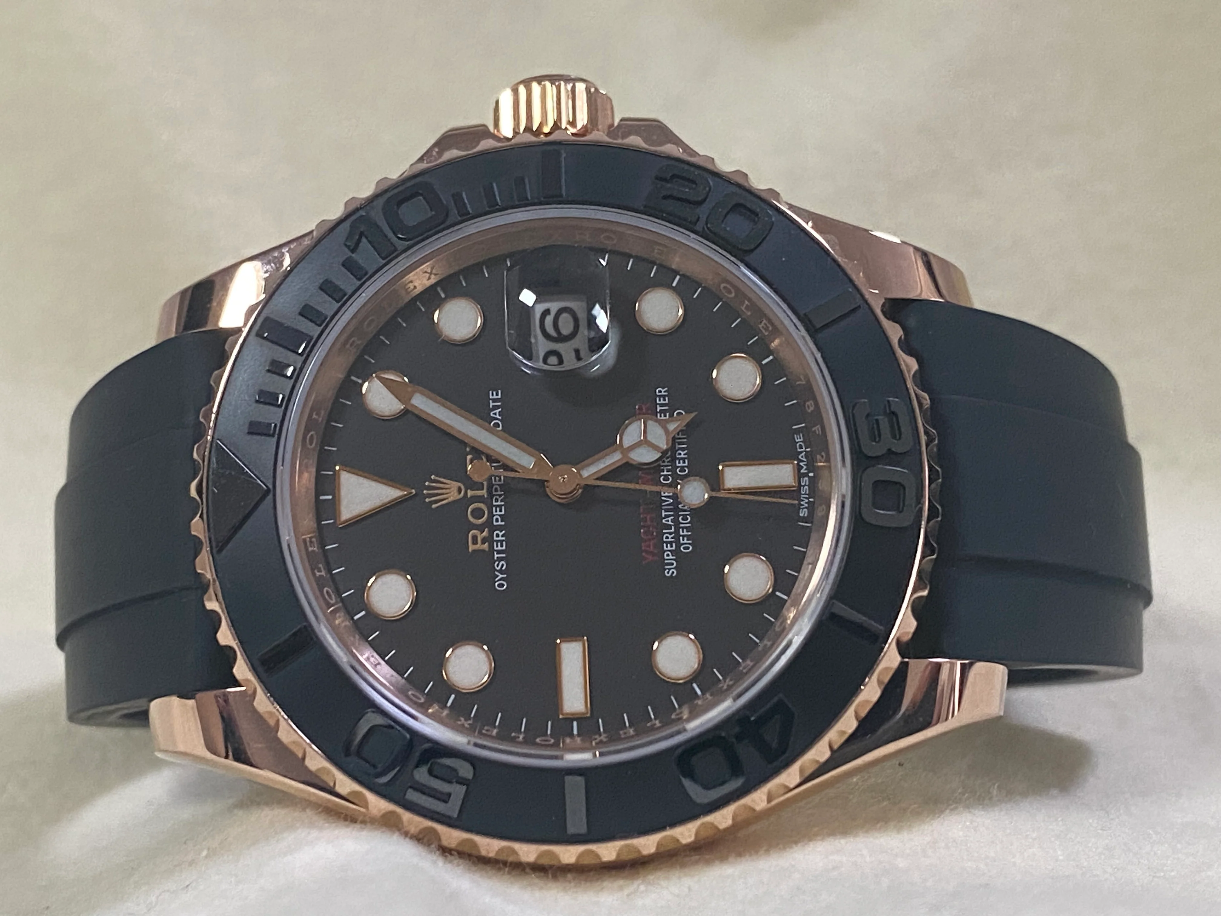 Rolex Everose Gold Yacht-Master 40 - Black Dial - Oysterflex Strap - 116655