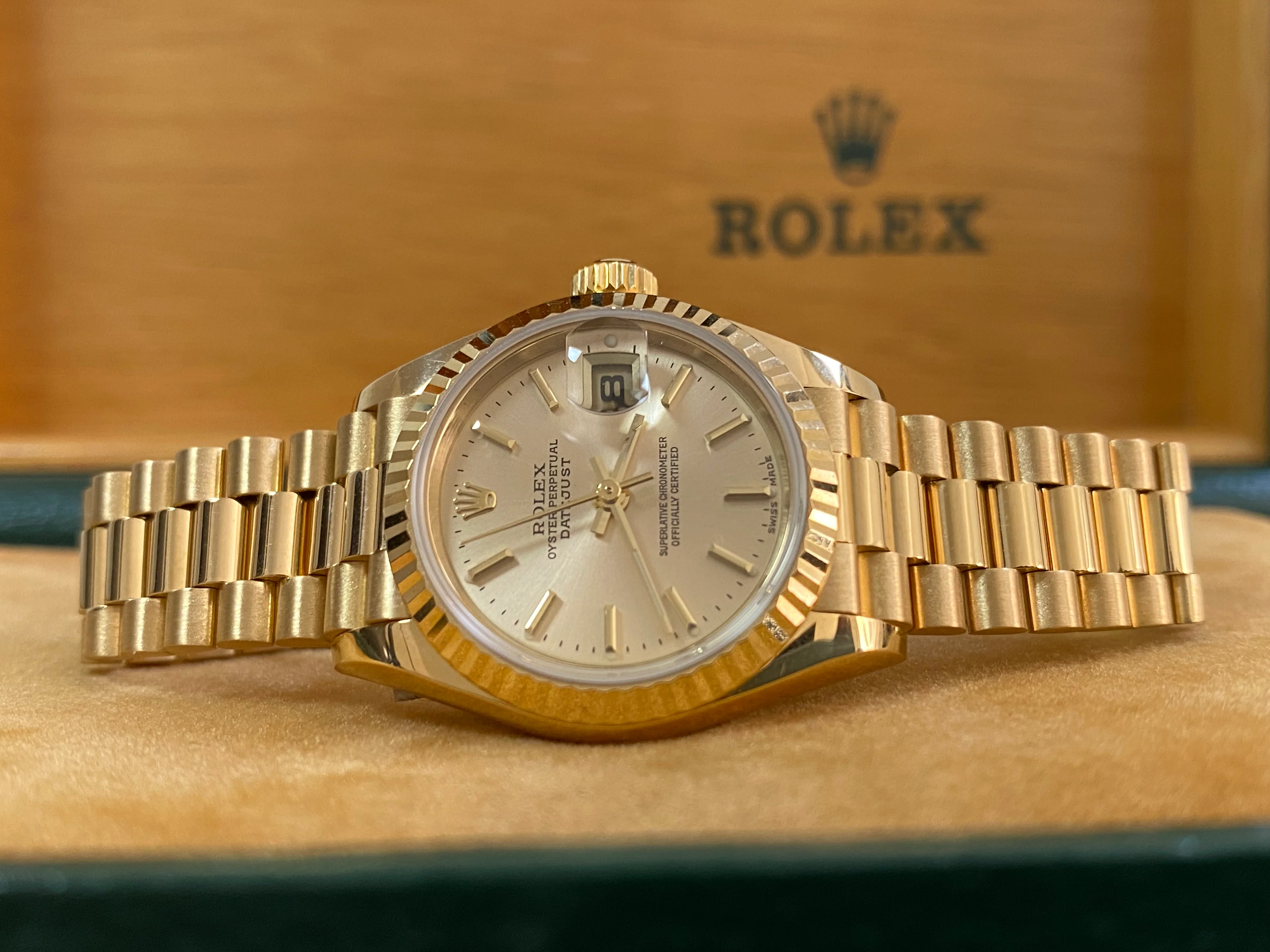 Rolex Yellow Gold Lady-Datejust - L serial - Fluted Bezel - Champagne Dial - President Bracelet - 69178