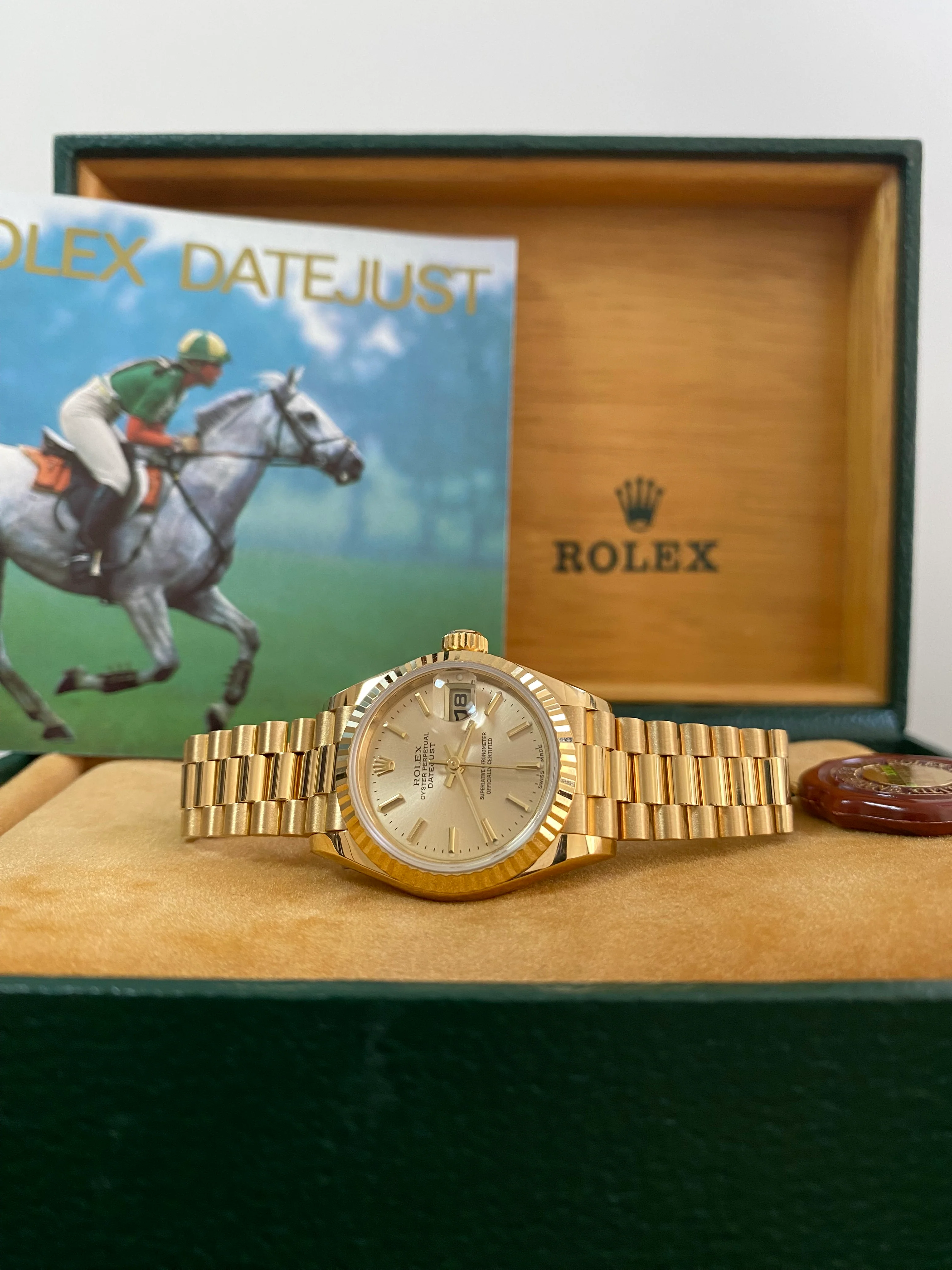 Rolex Yellow Gold Lady-Datejust - L serial - Fluted Bezel - Champagne Dial - President Bracelet - 69178