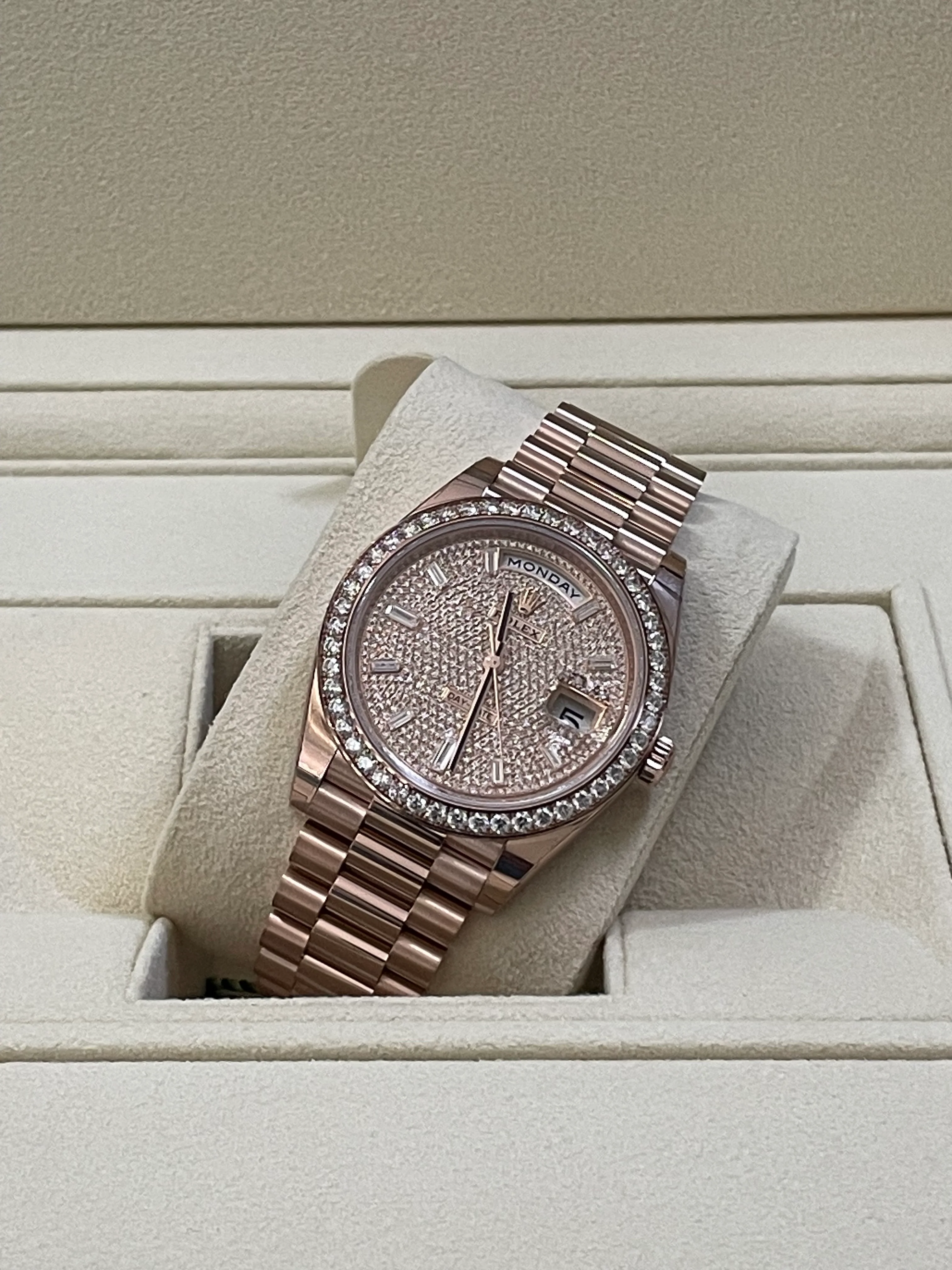 Rolex Everose Gold Day-Date 40 - 2023 - Diamond-Set Bezel - Diamond Paved Dial - President Bracelet - 228345RBR