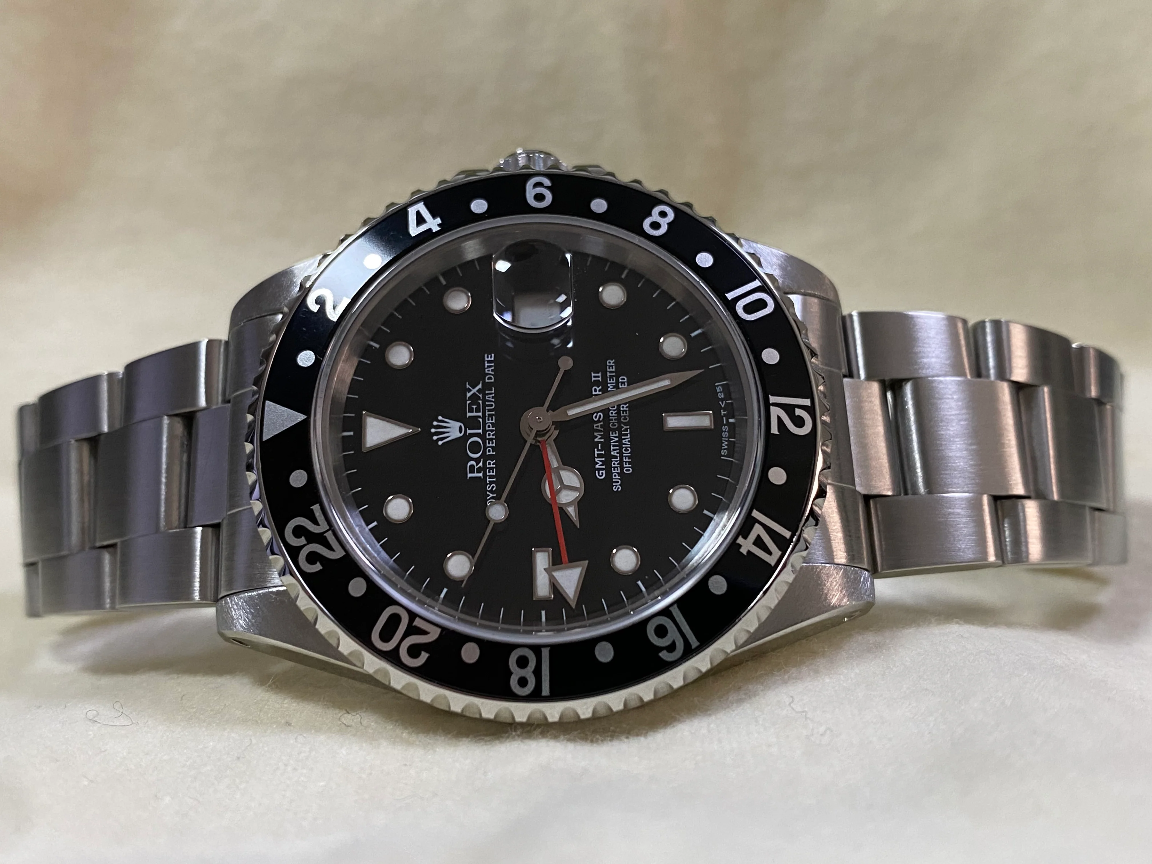 Rolex Steel GMT-Master II - U Serial - Pre Ceramic Bezel - Black Dial - Oyster Bracelet - 16710