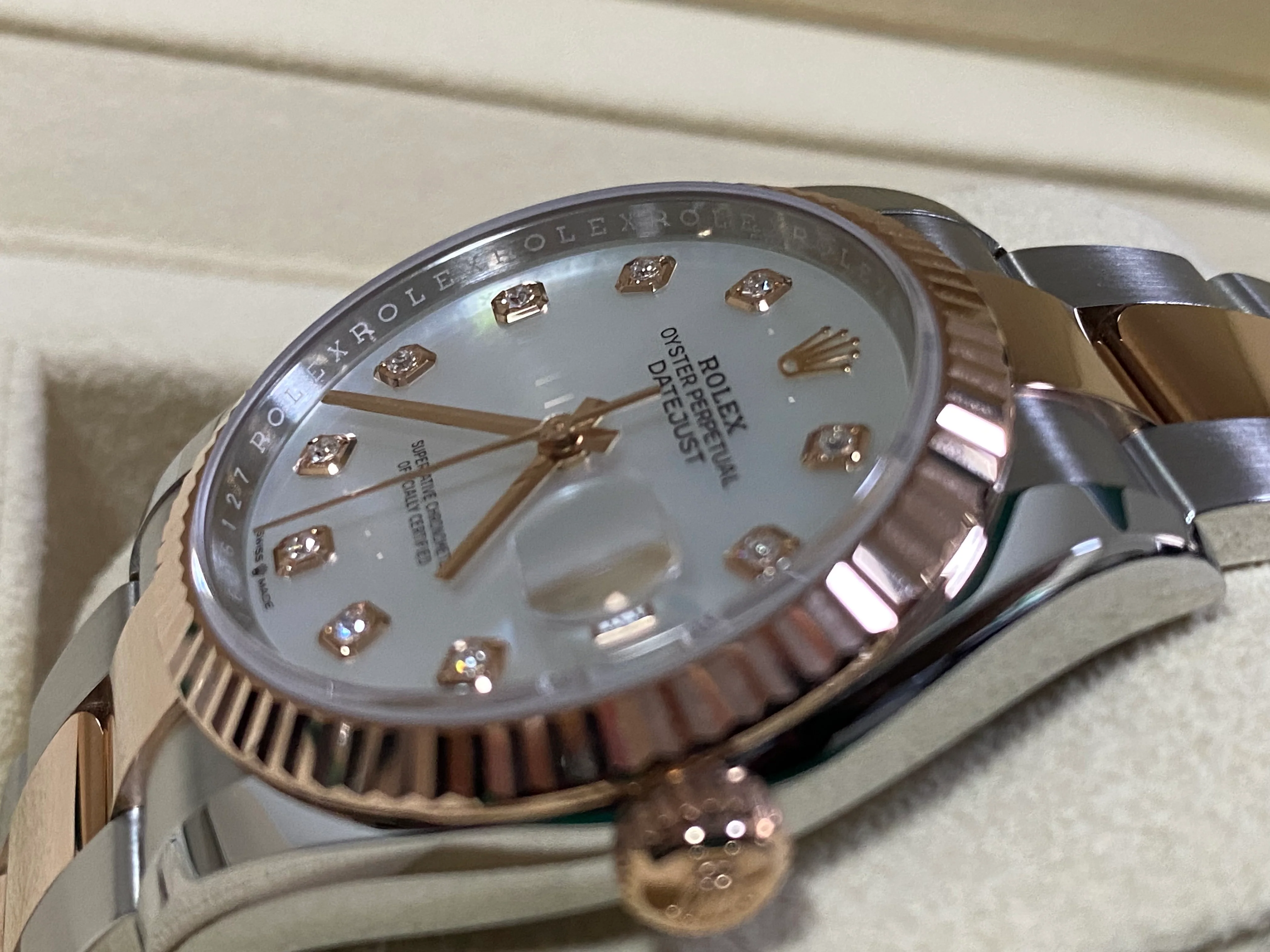 Rolex Steel and Everose Gold Datejust 36 - 2022 - Fluted Bezel - White Mother-Of-Pearl Diamond Dial - Oyster Bracelet - 126231 FULL SET