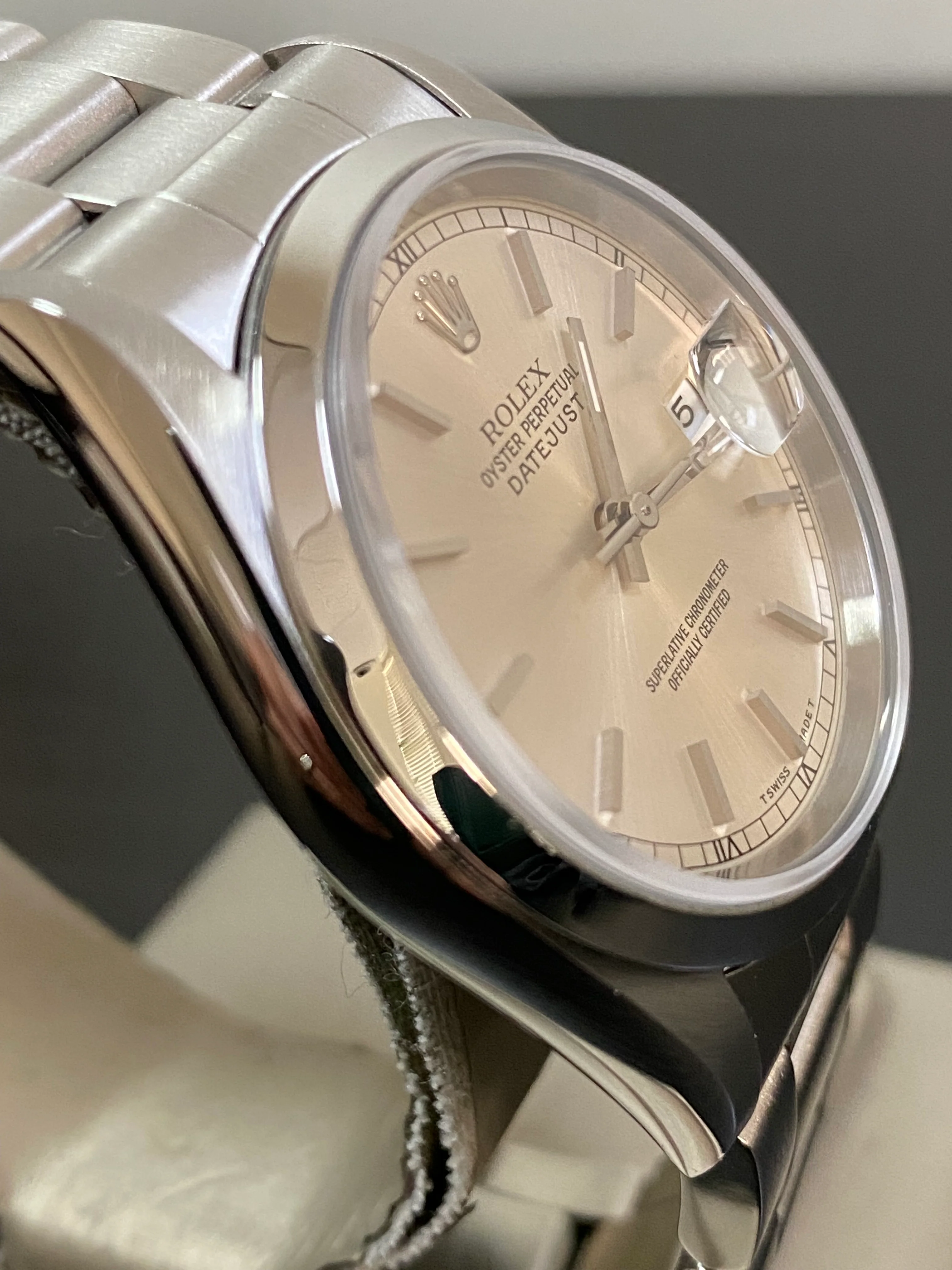 Rolex Steel Datejust 36 - U Serial - Smooth Bezel - Silver Index Dial - Oyster Bracelet - 16200