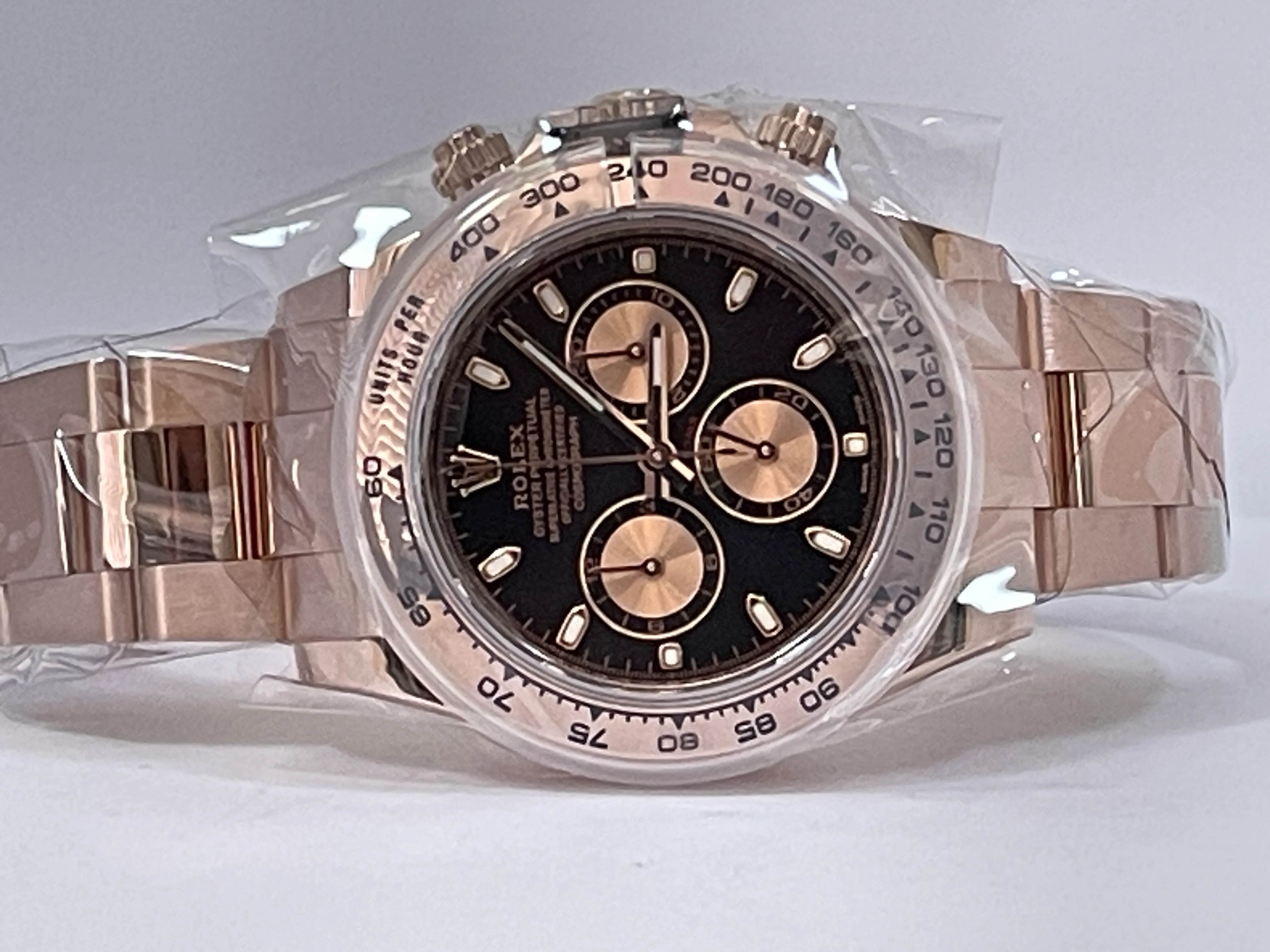 Rolex Everose Gold Cosmograph Daytona - 2023 - Black and Pink Dial - 116505