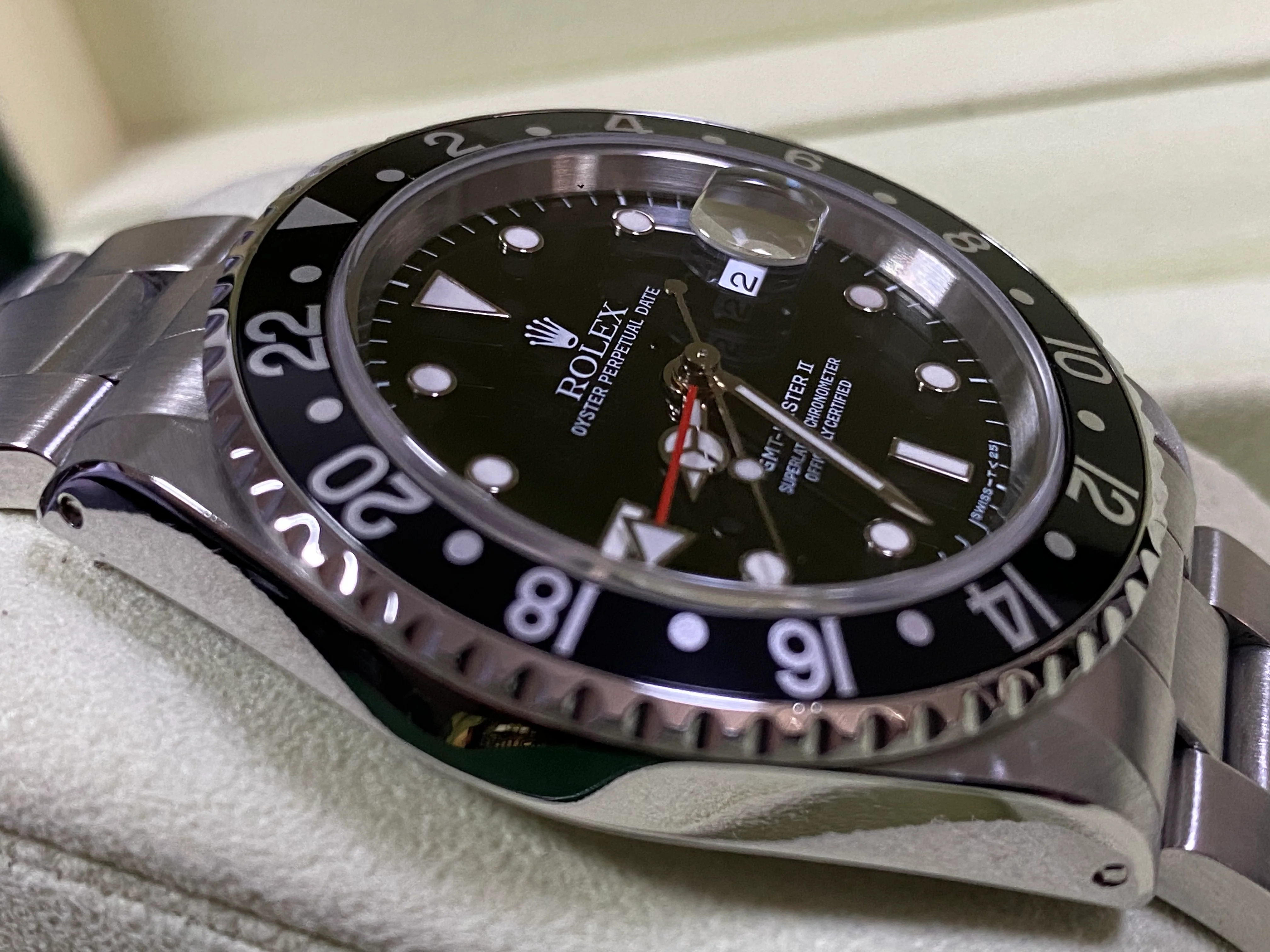 Rolex Steel GMT-Master II - U Serial - Pre Ceramic Bezel - Black Dial - Oyster Bracelet - 16710