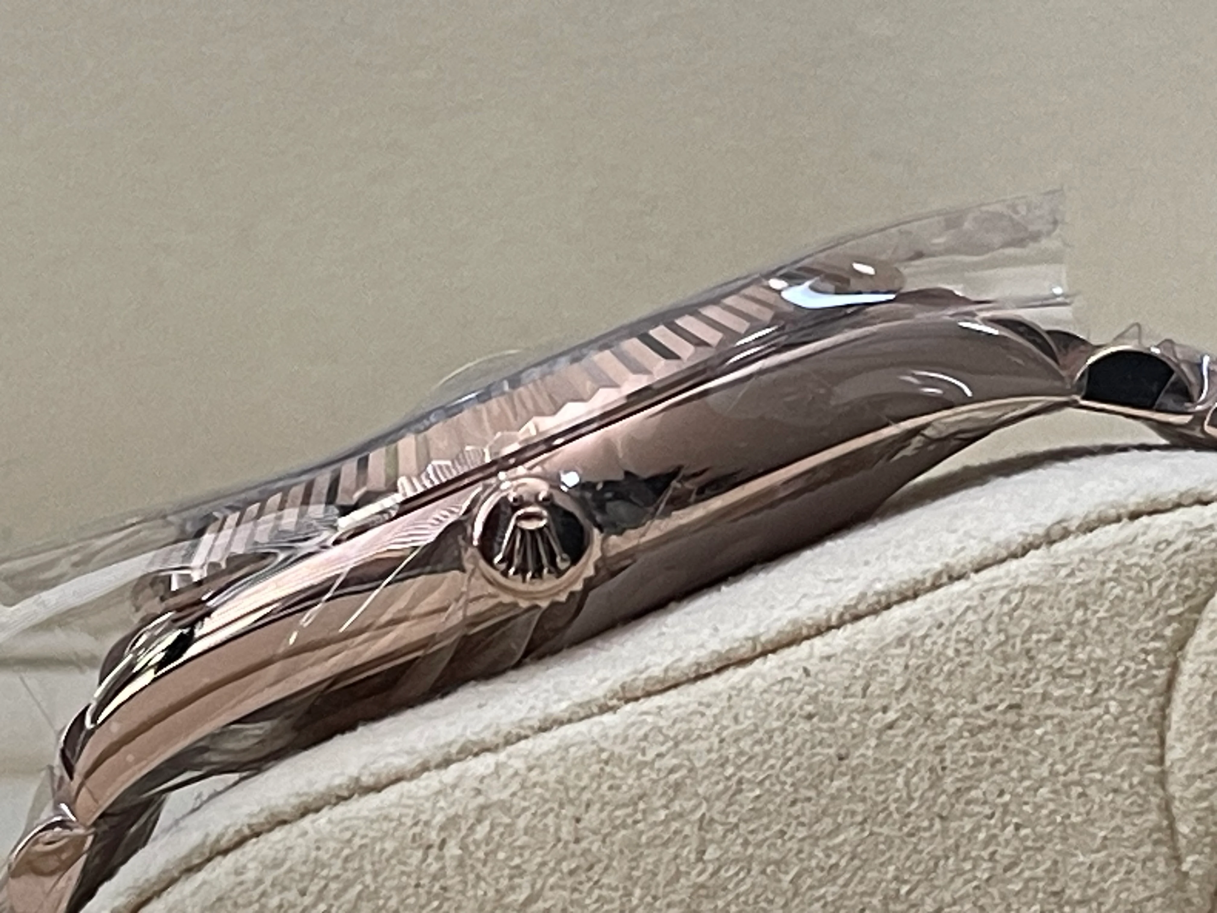 Rolex Everose Gold Day-Date 40 - 2023 - Fluted Bezel - Sundust Bevelled Roman Dial - President Bracelet - 228235