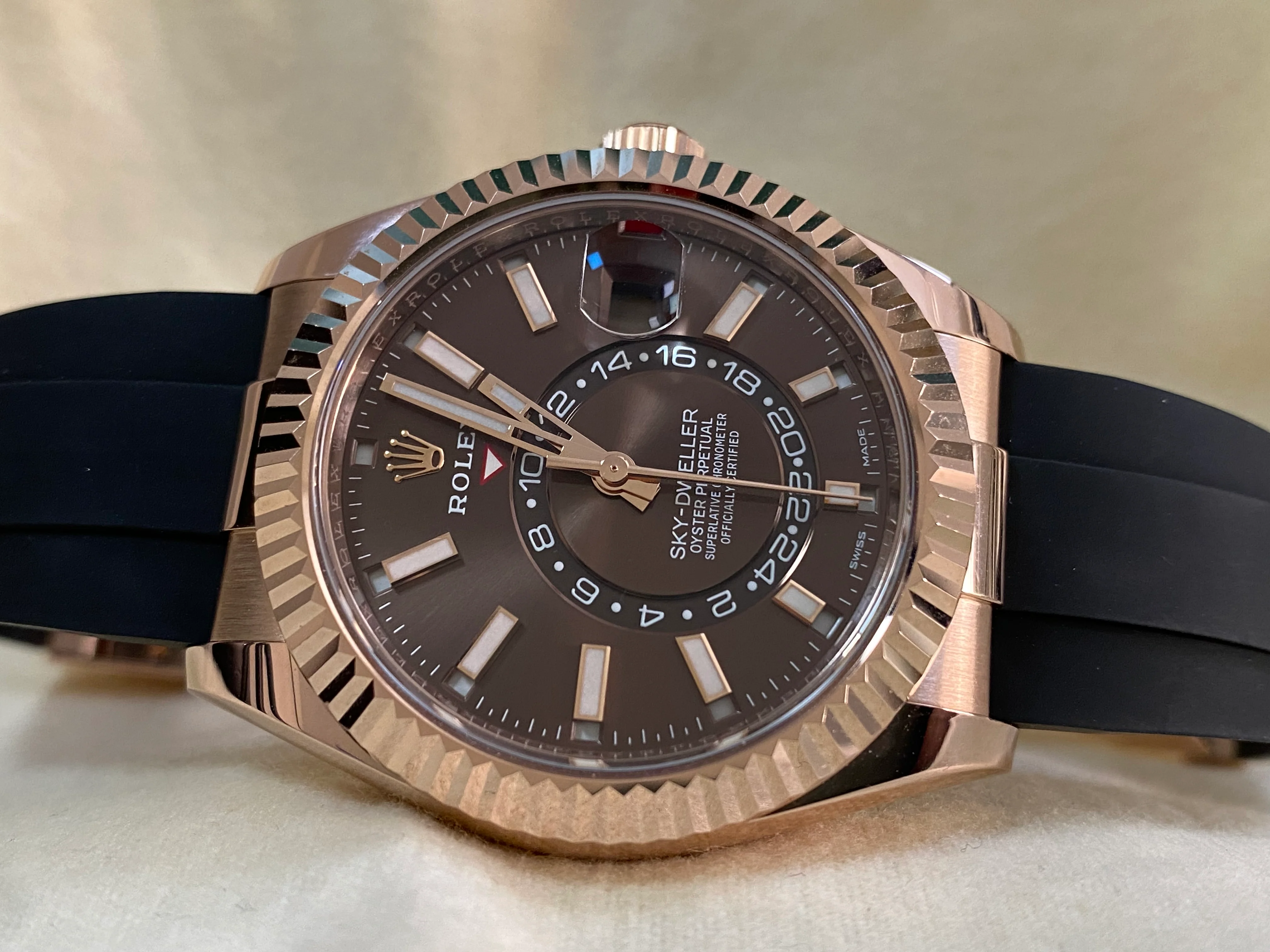 Rolex Everose Gold Sky-Dweller - 2022 - Chocolate Index Dial - Oysterflex Bracelet - 326235 *FULL SET*