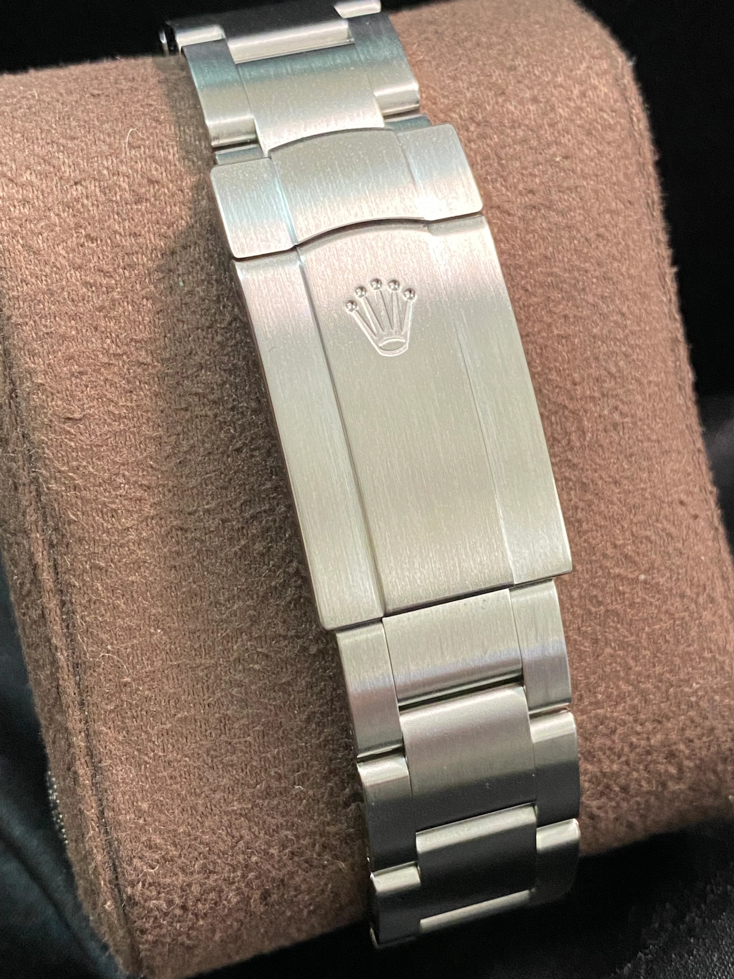Rolex Oyster Perpetual 41 - 2024 - Domed Bezel - Black Index Dial - Oyster Bracelet - 124300 *FULL SET*