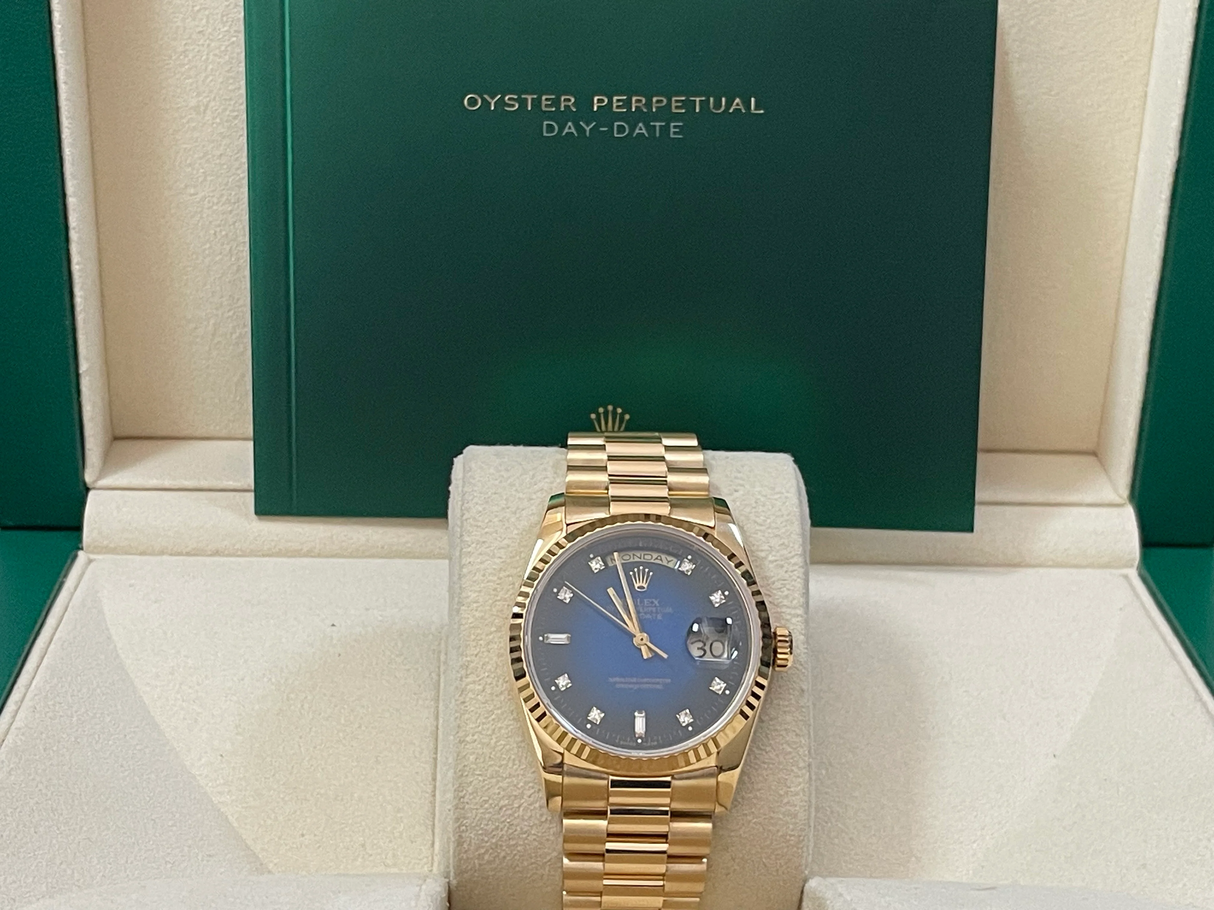 Rolex Yellow Gold Day-Date 36 - Fluted Bezel - Factory Blue Vignette Diamond Dial - President Bracelet - 18238