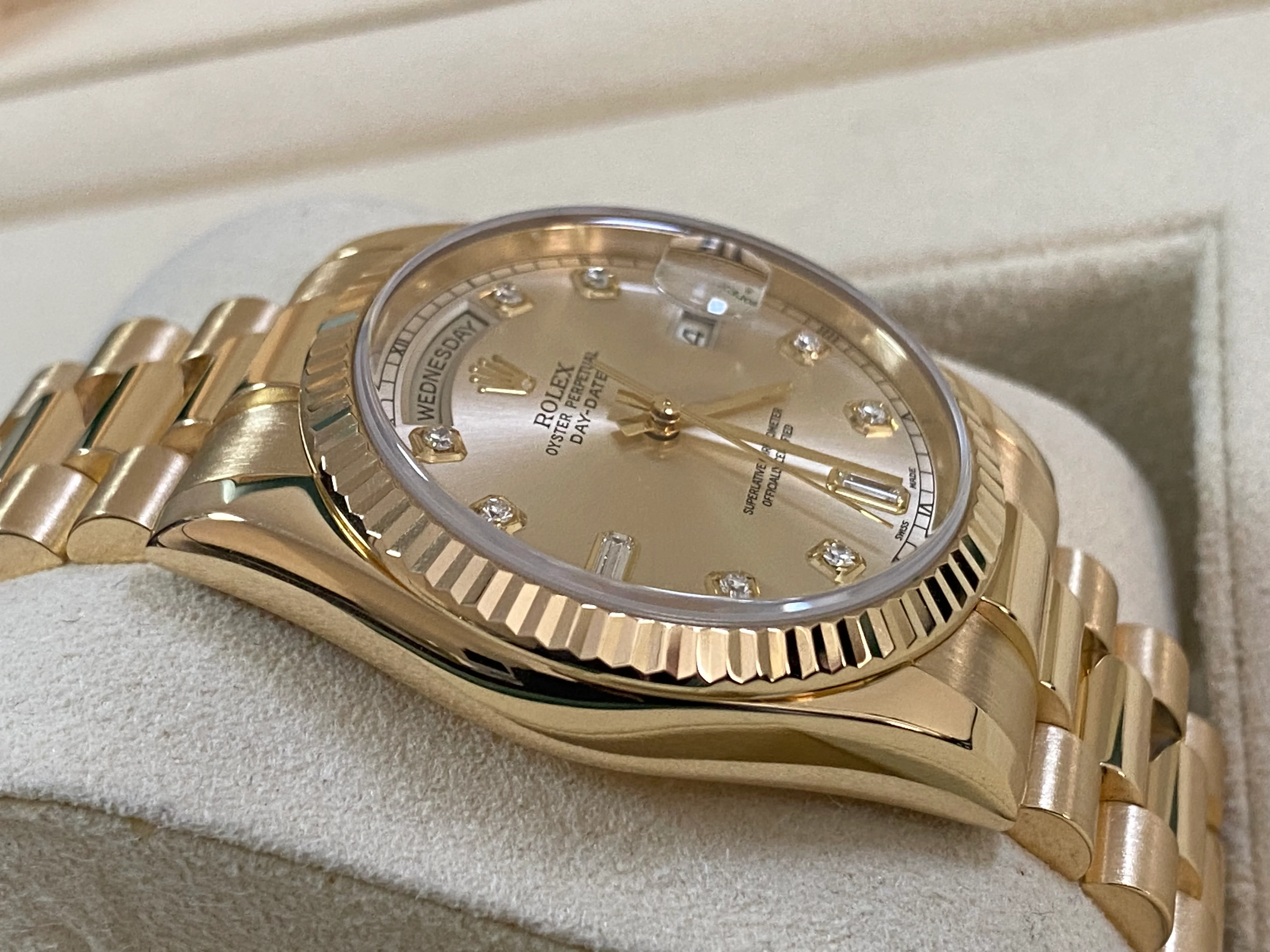 Rolex Yellow Gold Day-Date 36 - K serial - Fluted Bezel - Silver Diamond Dial - President Bracelet - 118238