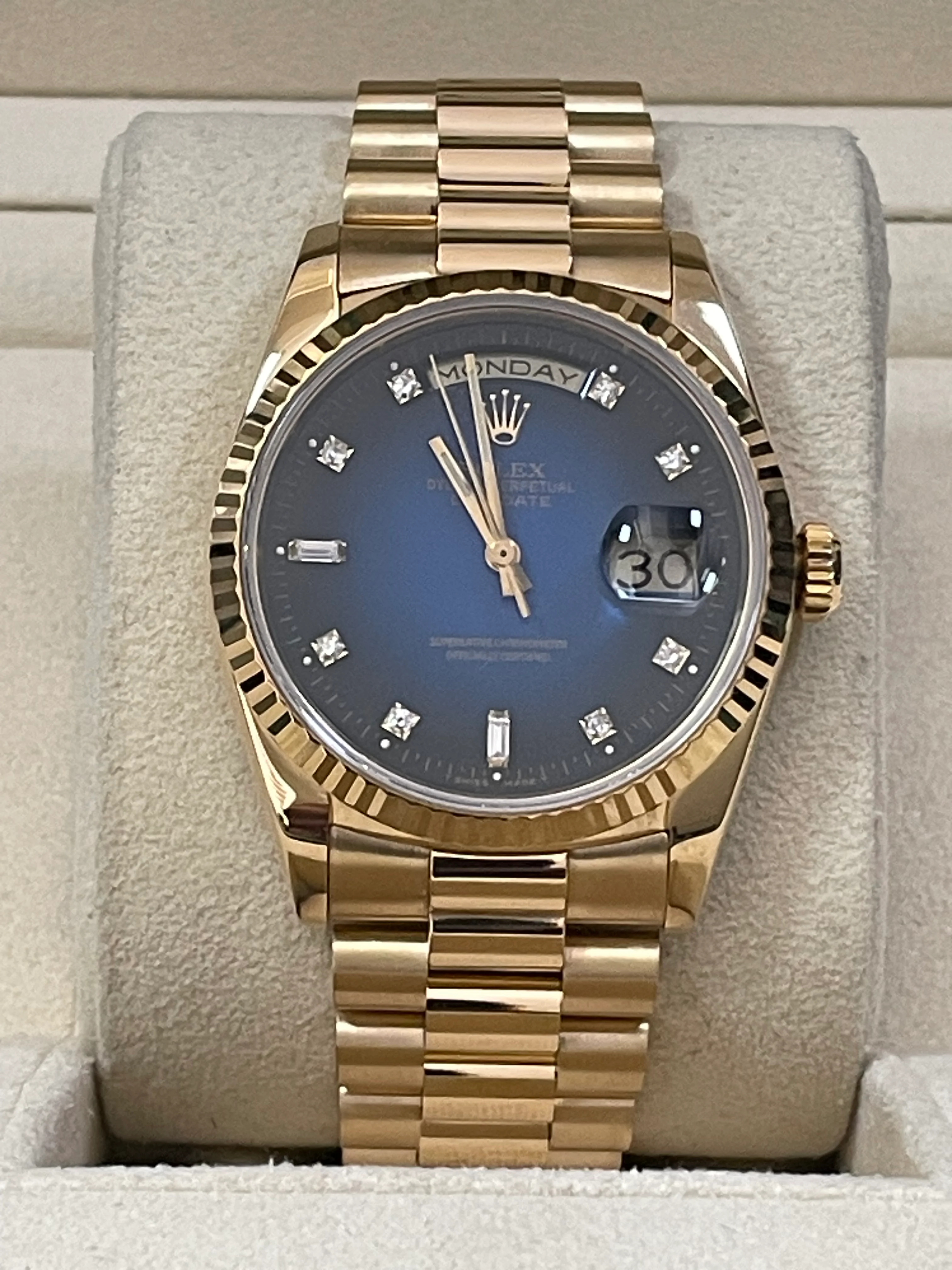 Rolex Yellow Gold Day-Date 36 - Fluted Bezel - Factory Blue Vignette Diamond Dial - President Bracelet - 18238