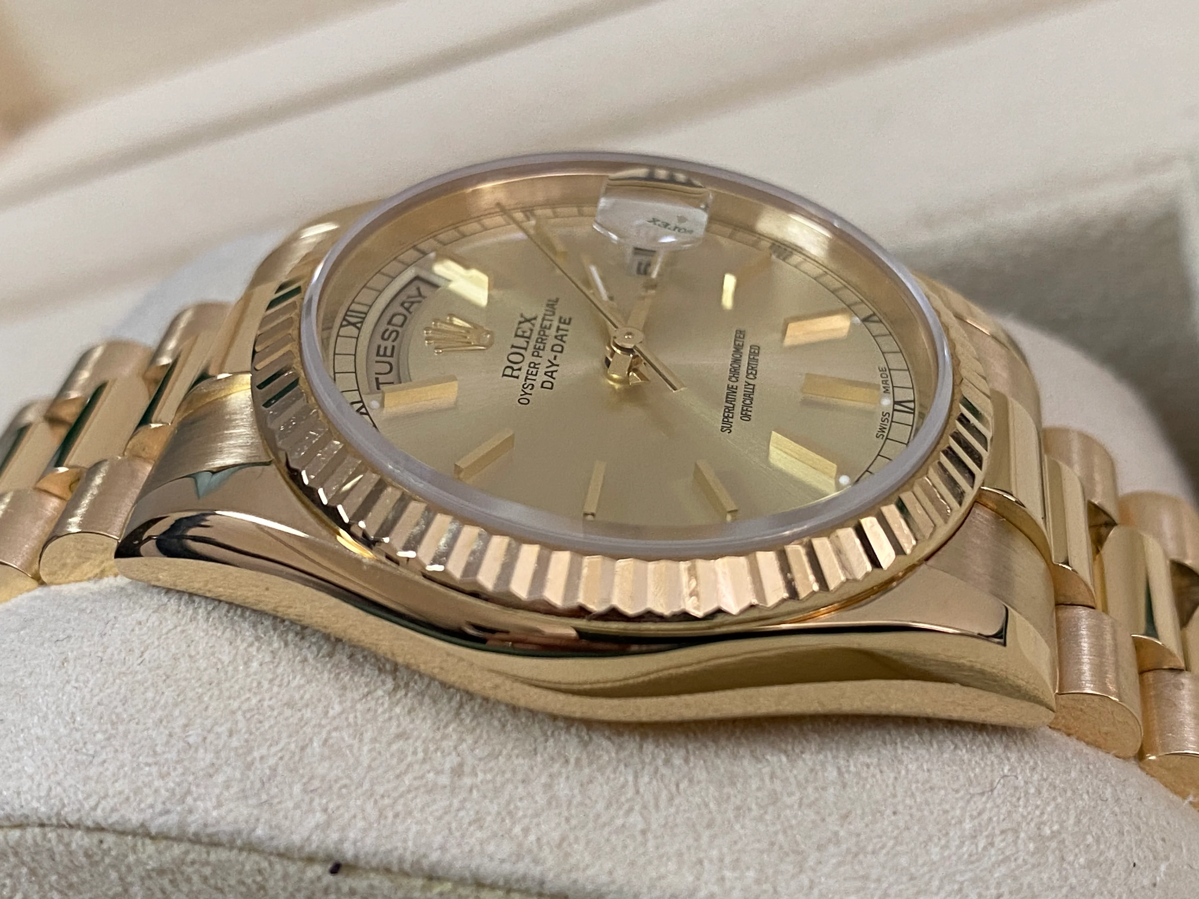 Rolex Yellow Gold Day-Date 36 - K serial - Fluted Bezel - Champagne Index Dial - President Bracelet - 118238